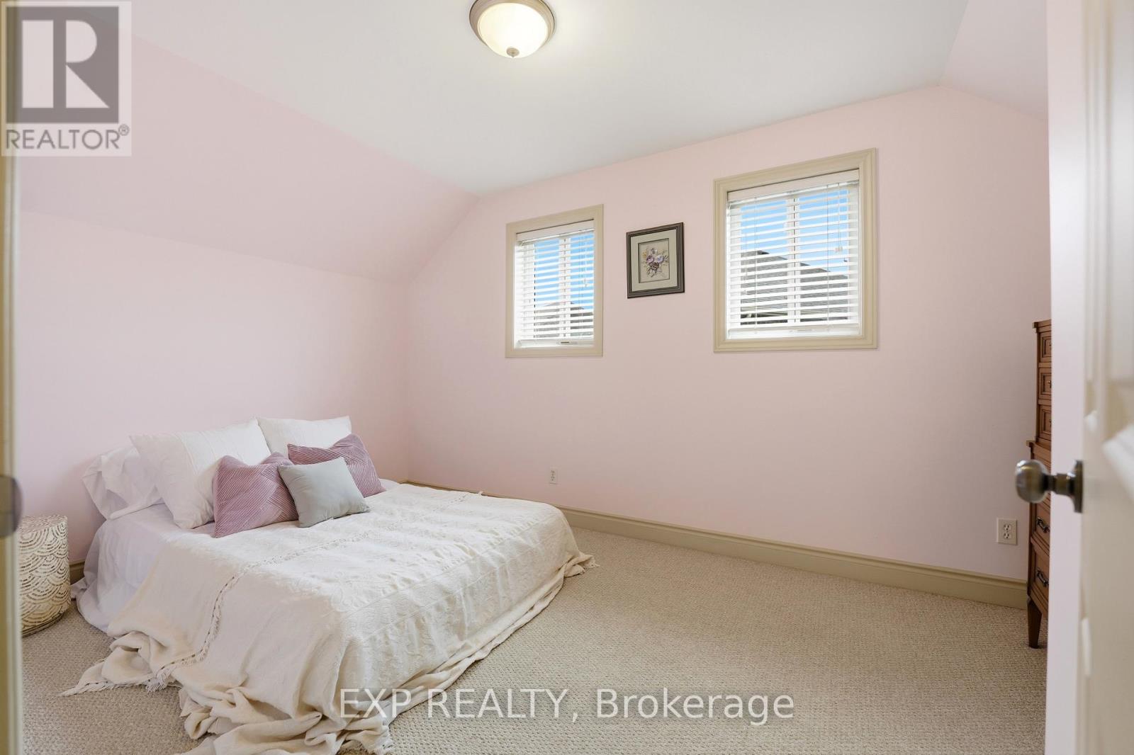 16 AMBER PLACE - 25