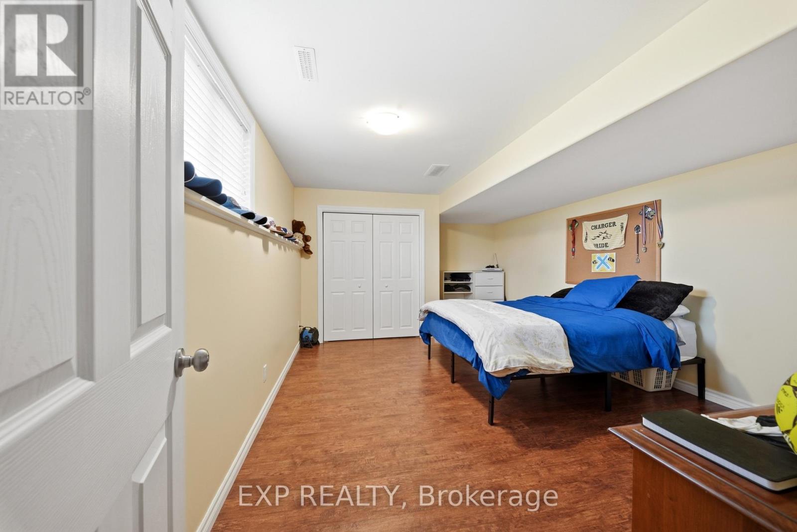 16 AMBER PLACE - 32