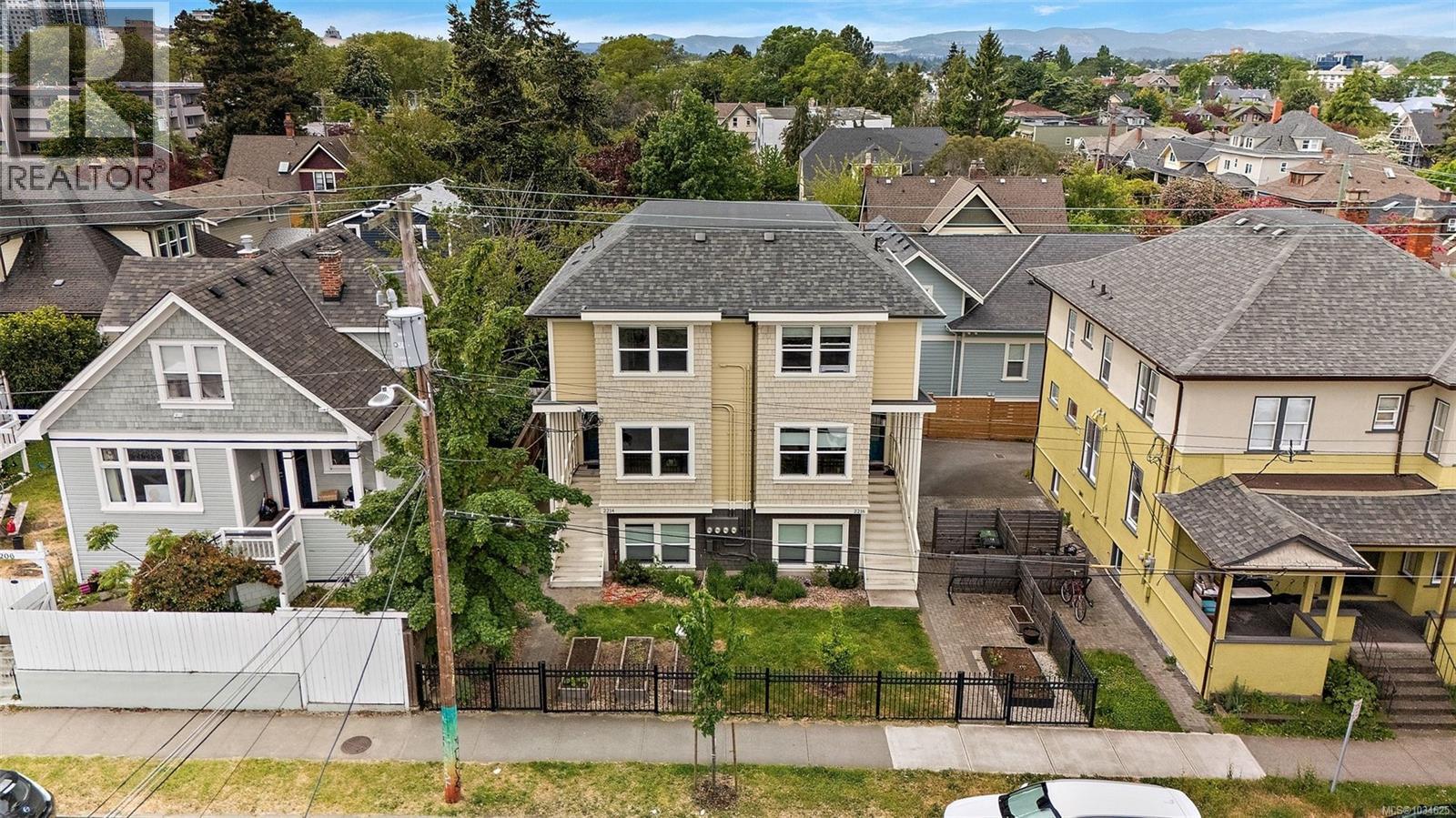 2214 Cook St - 2