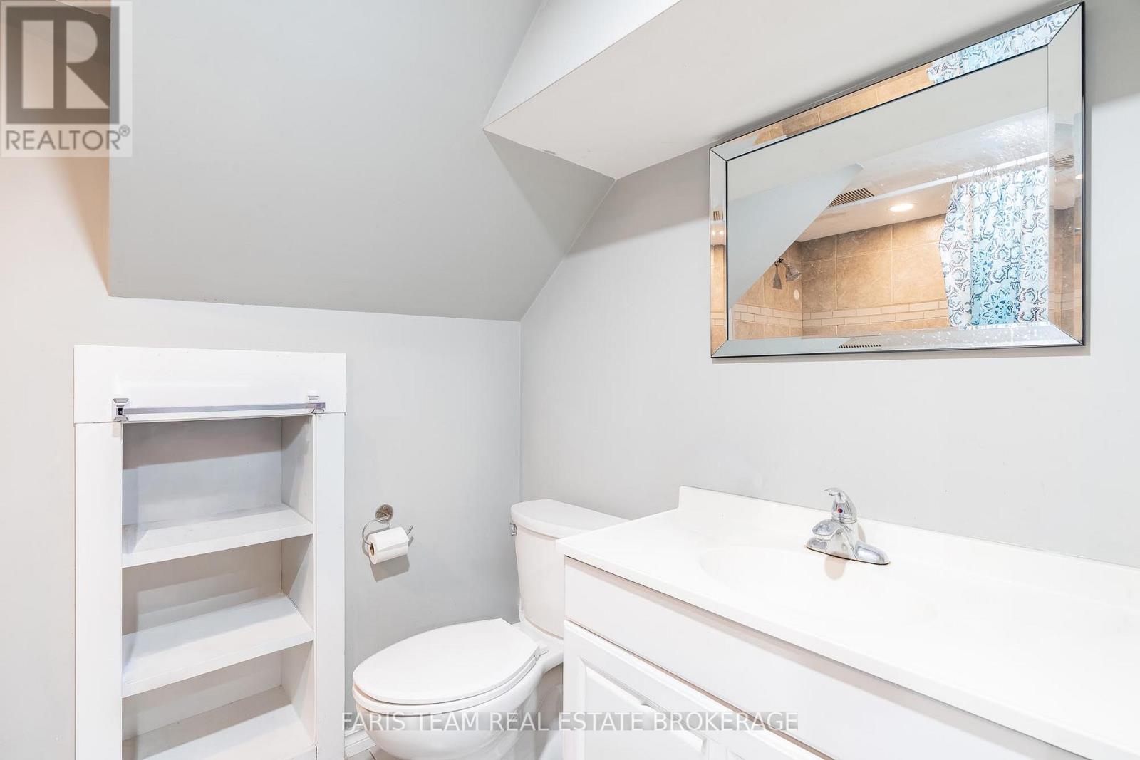 405 BAY STREET - 34