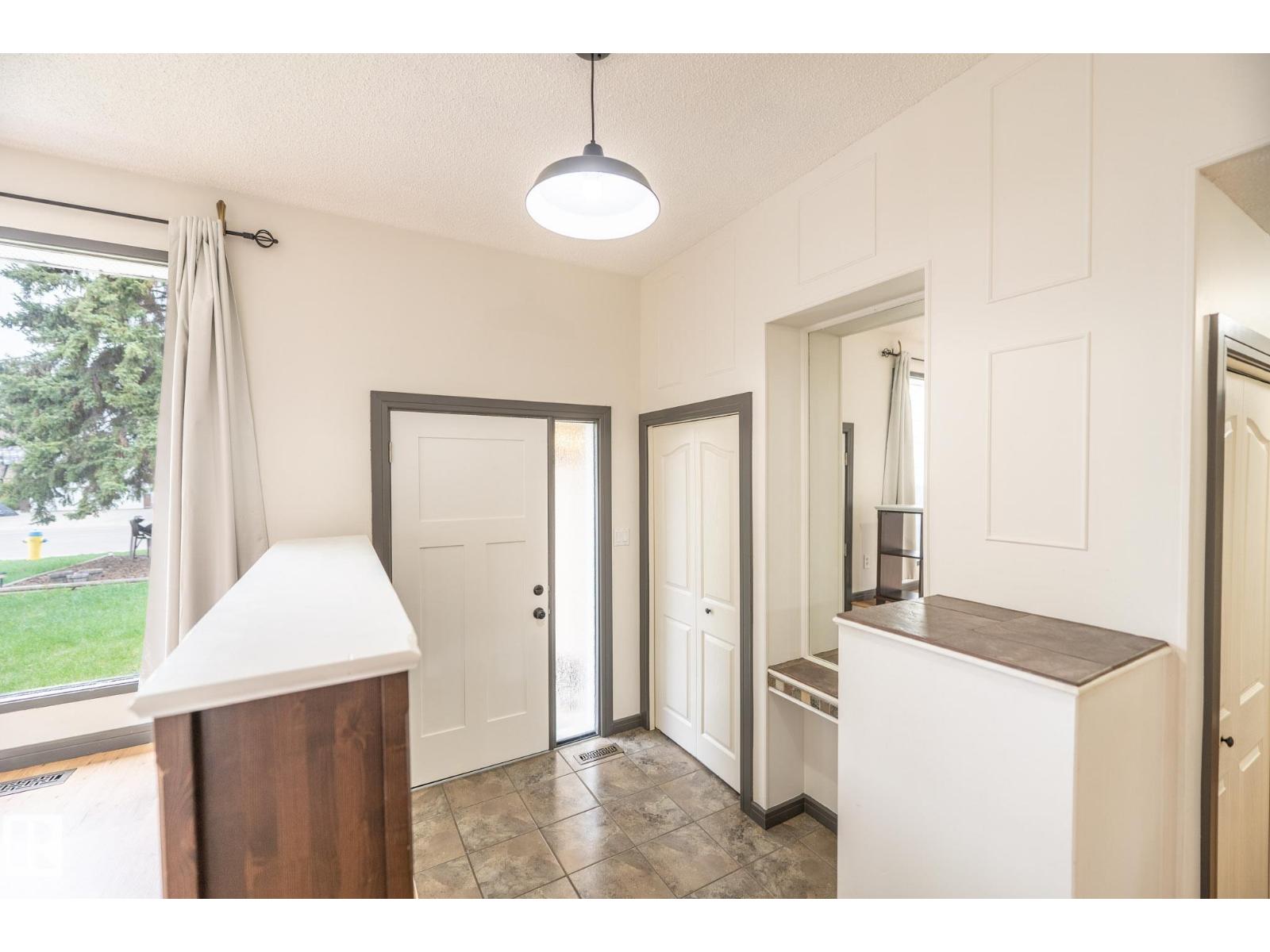 8111 187 ST NW, Edmonton