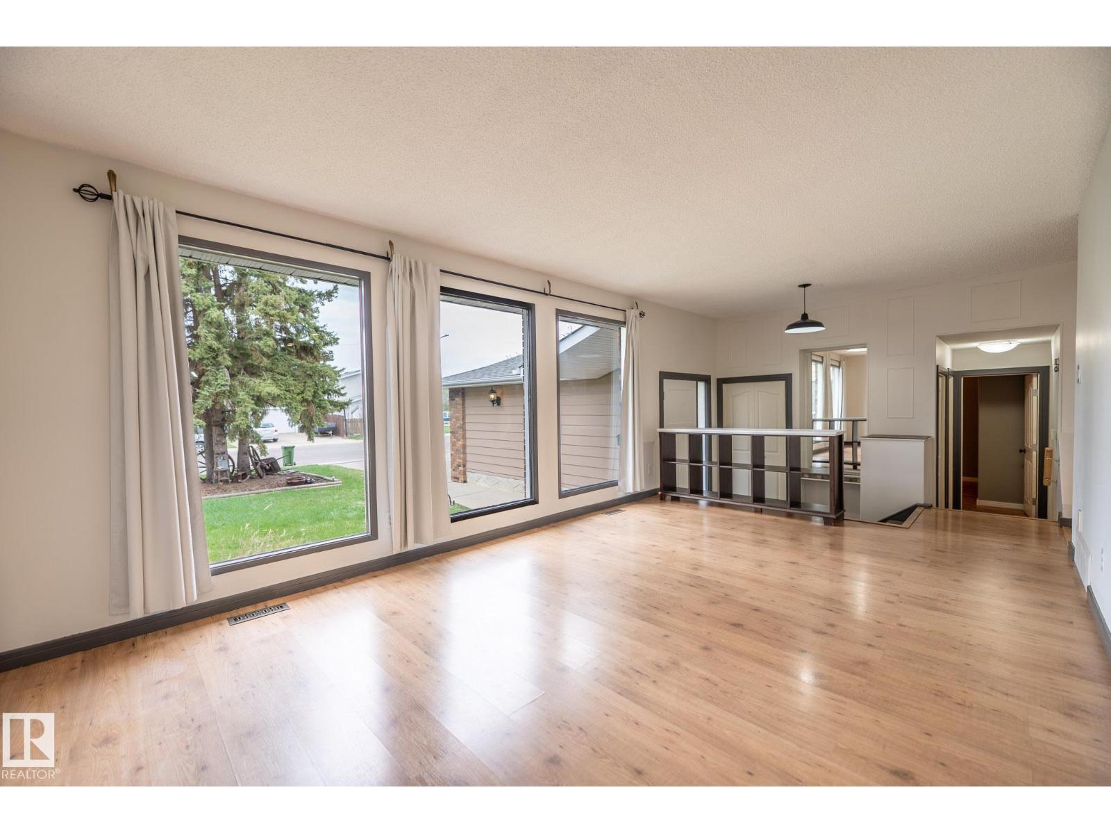 8111 187 ST NW, Edmonton