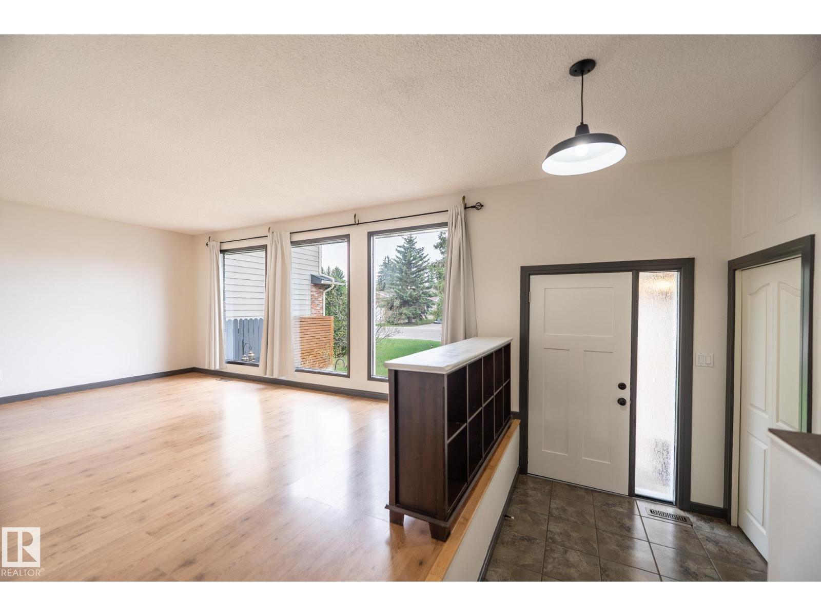 8111 187 ST NW, Edmonton