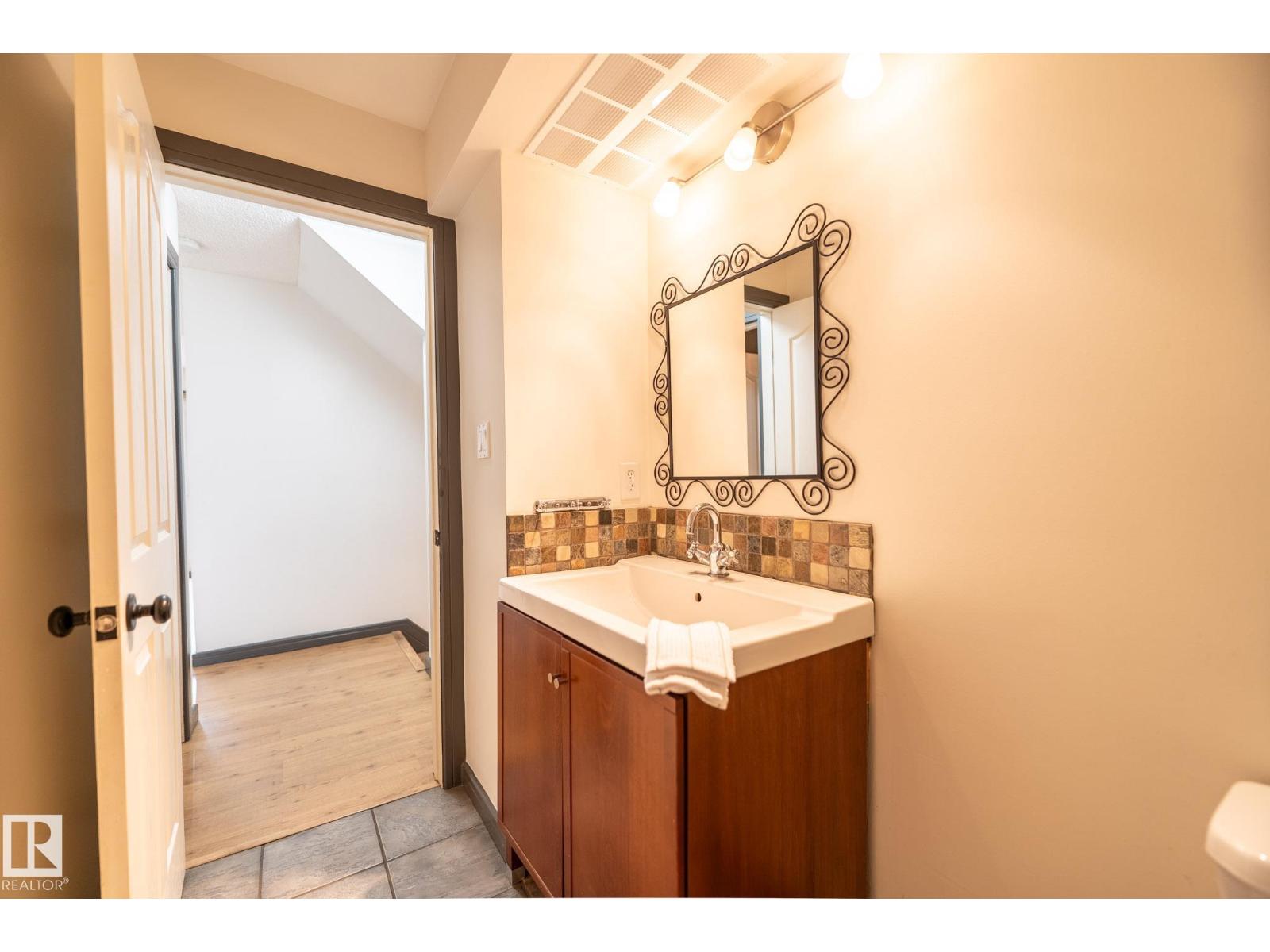 8111 187 ST NW, Edmonton