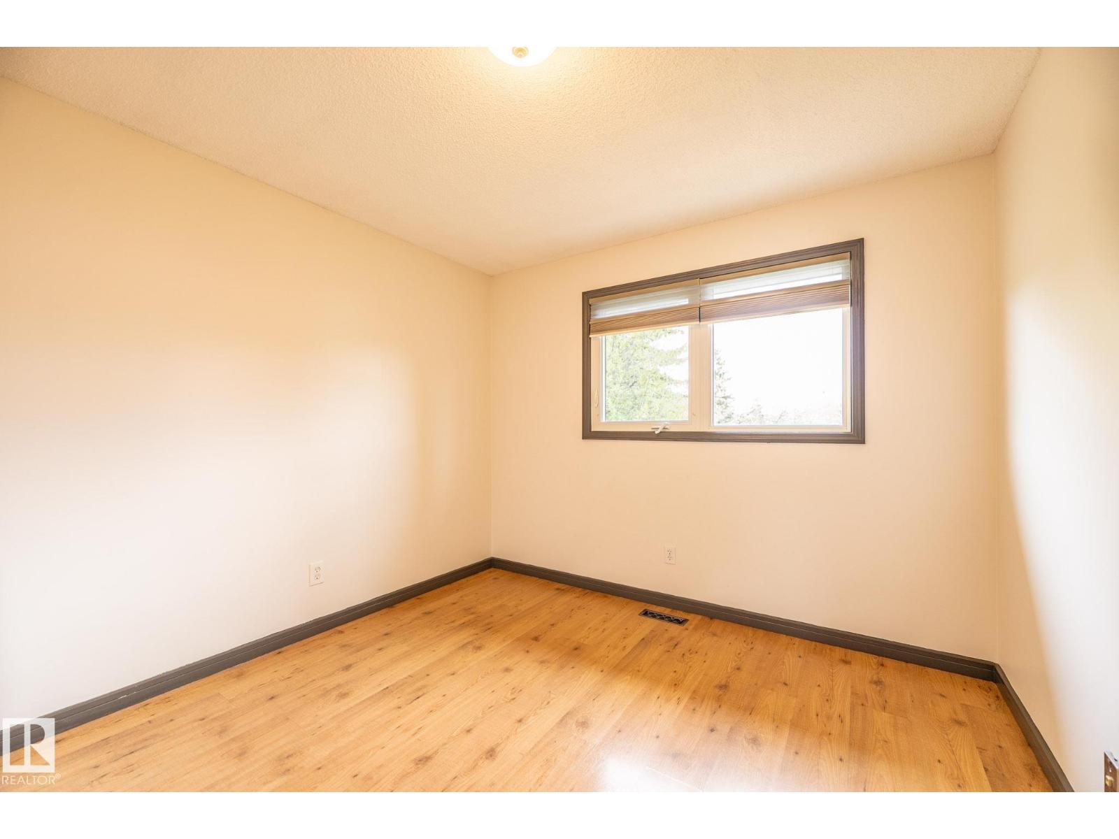 8111 187 ST NW, Edmonton