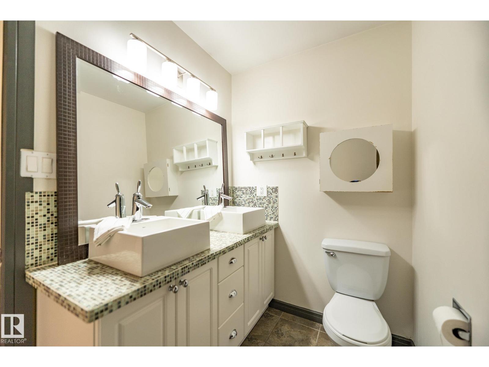 8111 187 ST NW, Edmonton