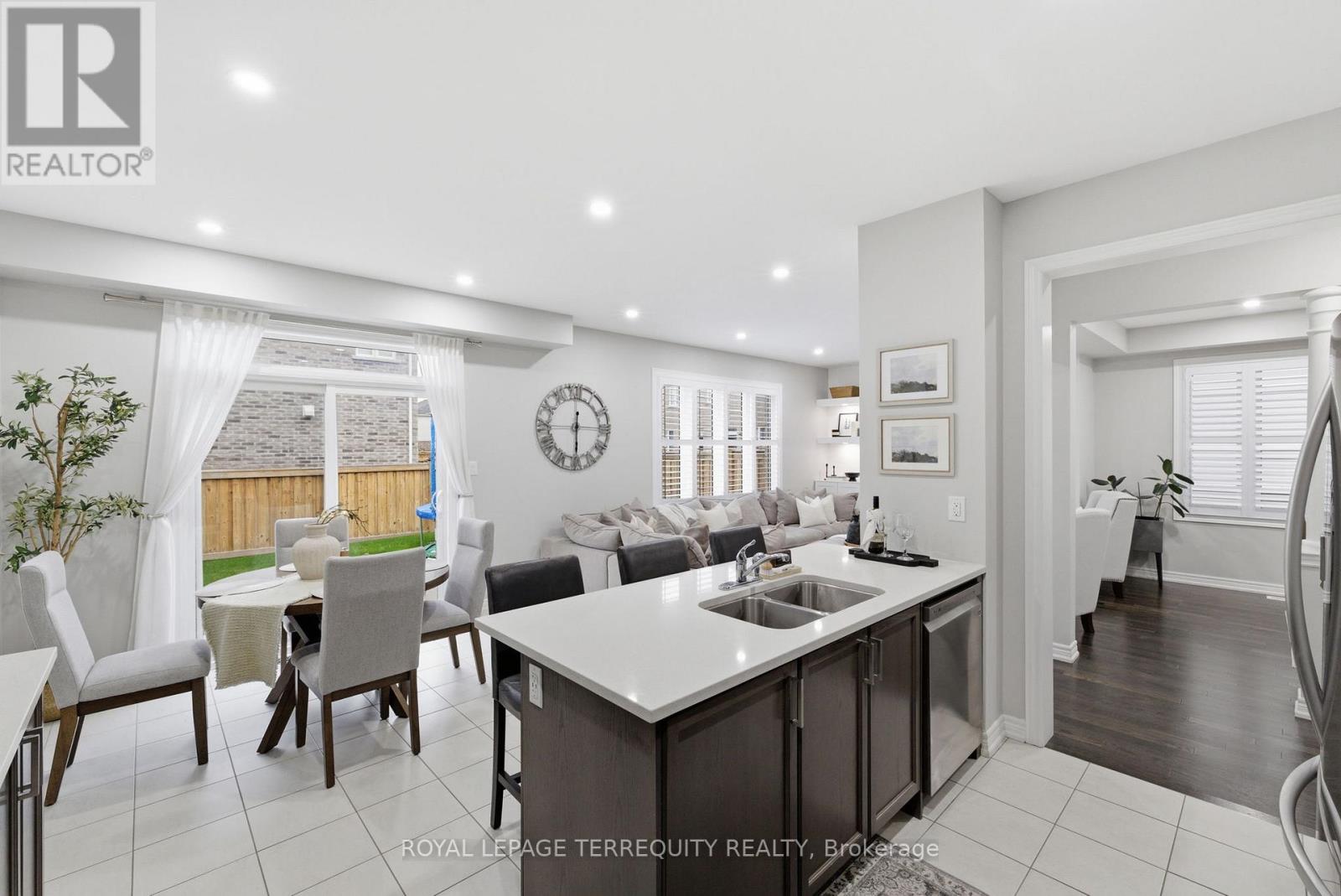 215 RONALD HOOPER AVENUE - 12