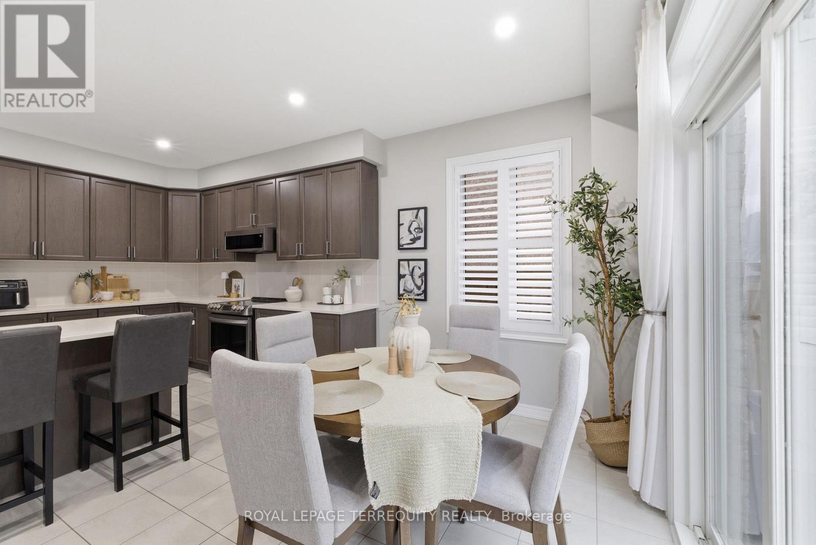 215 RONALD HOOPER AVENUE - 16