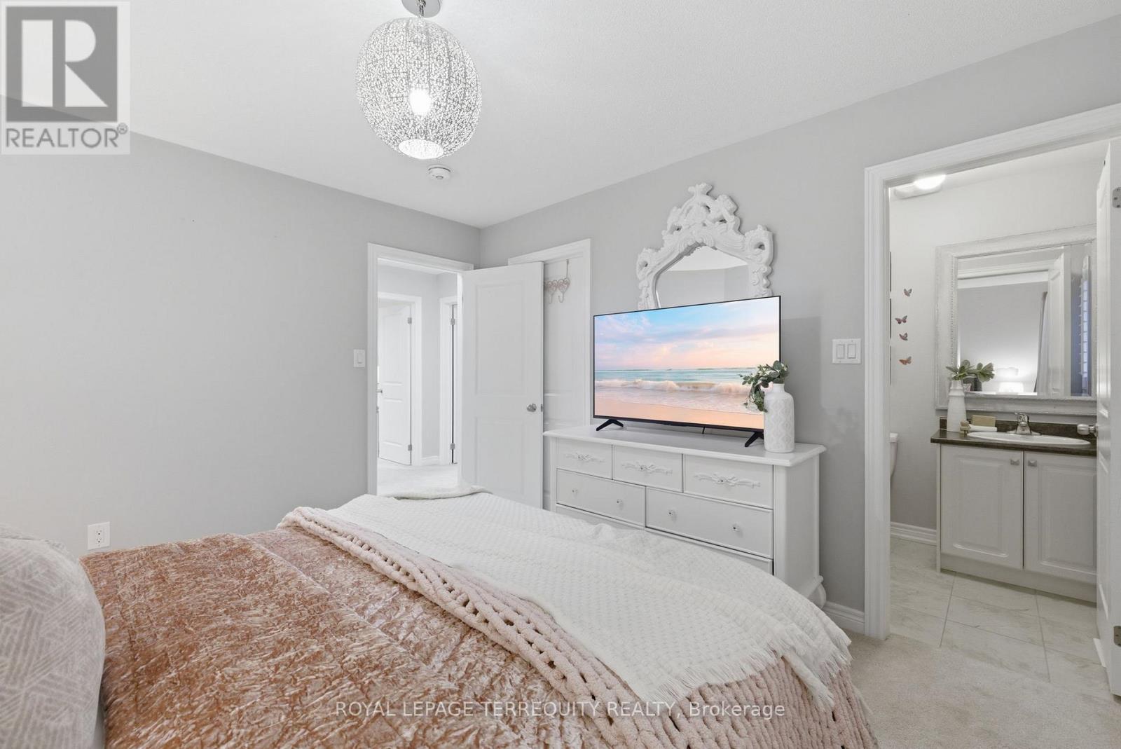 215 RONALD HOOPER AVENUE - 36