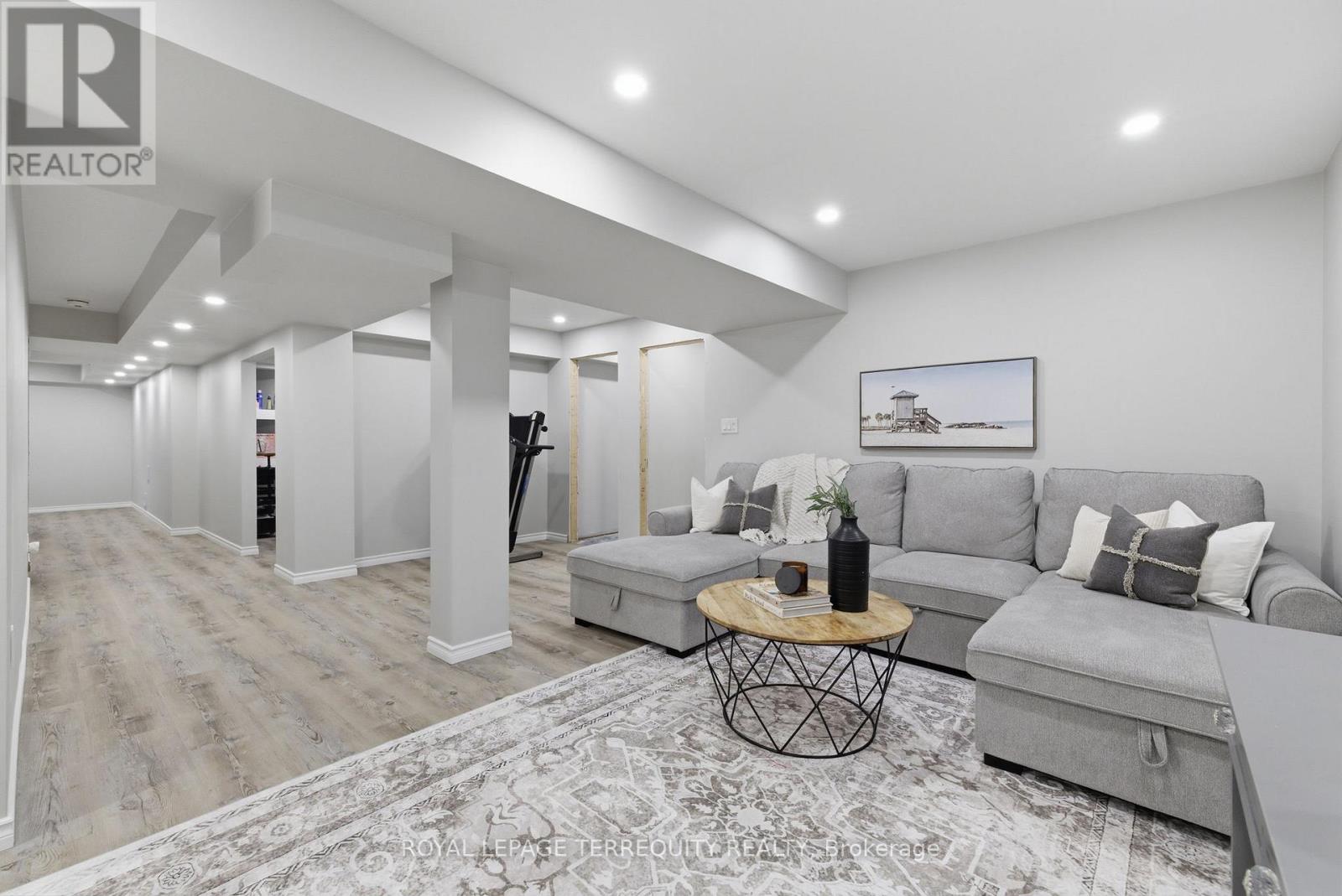 215 RONALD HOOPER AVENUE - 40