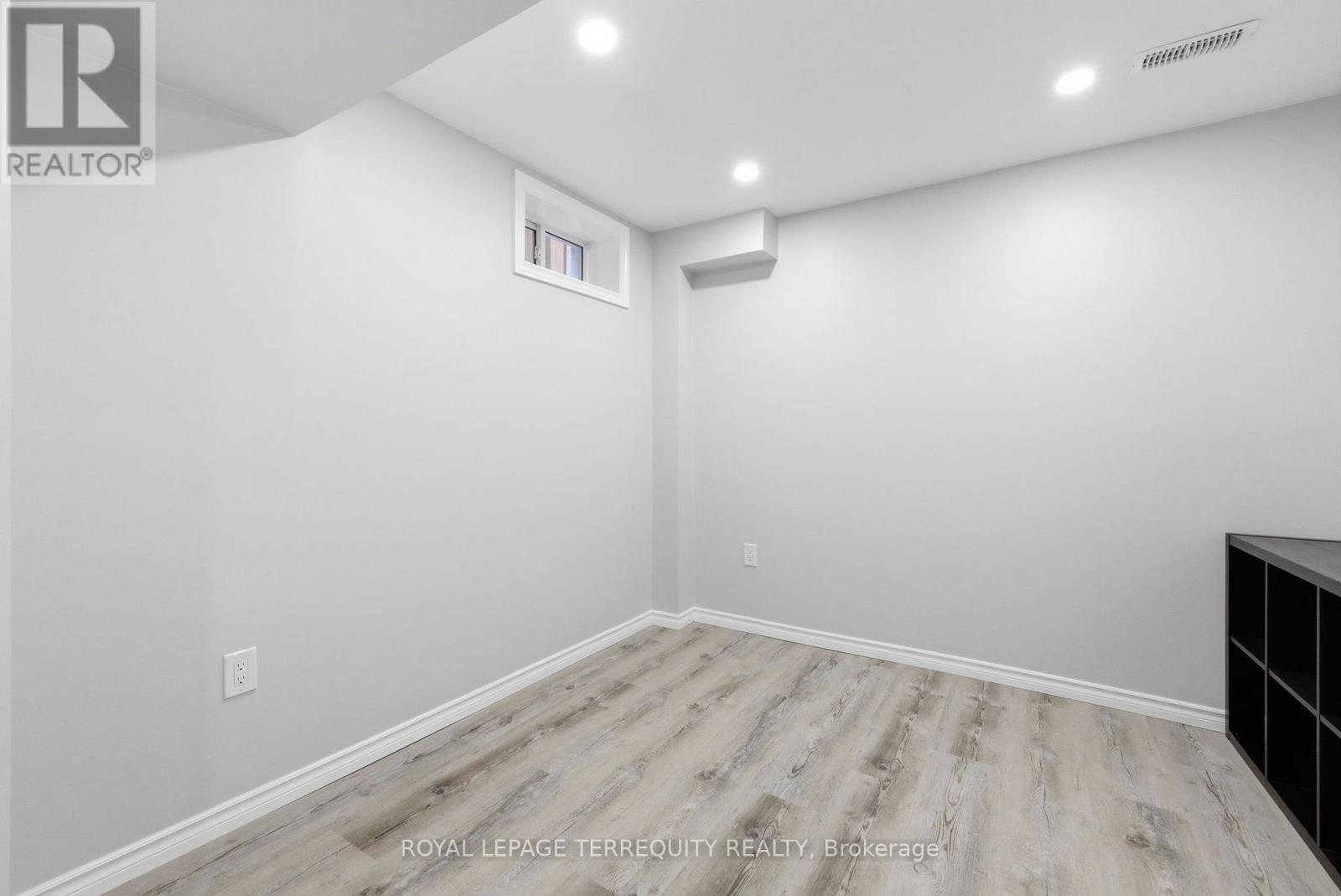 215 RONALD HOOPER AVENUE - 43