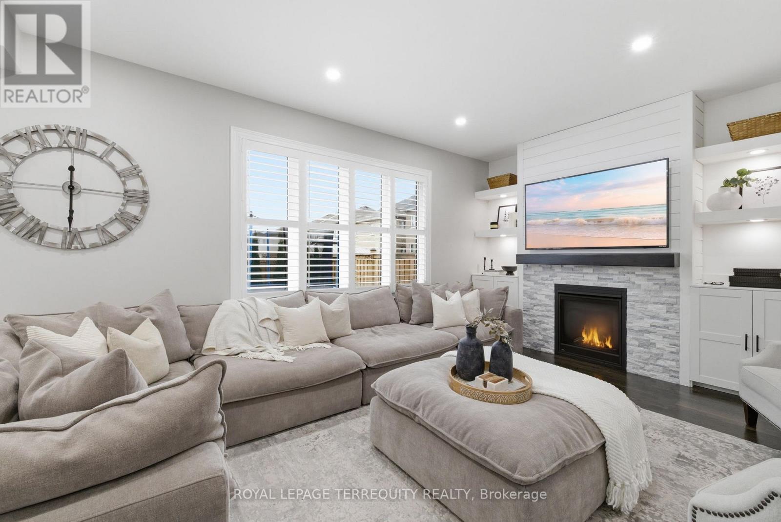 215 RONALD HOOPER AVENUE - 6