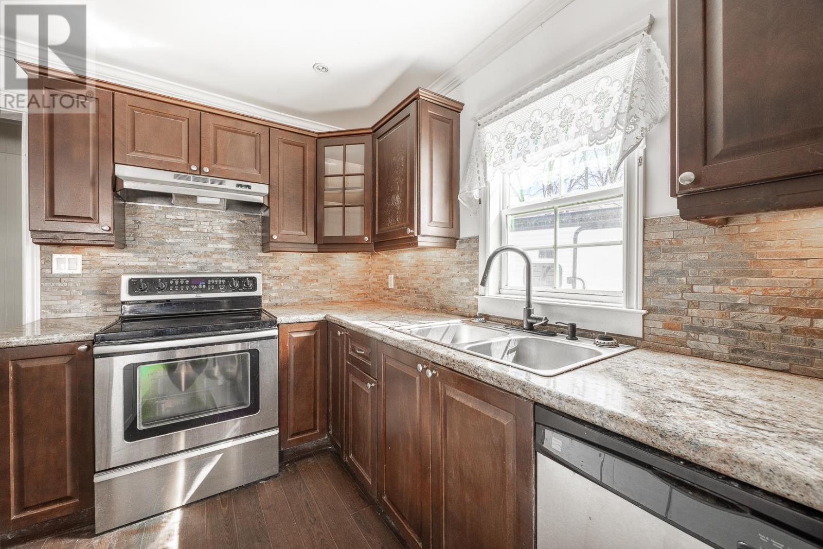 82 Cameron AVE - 6