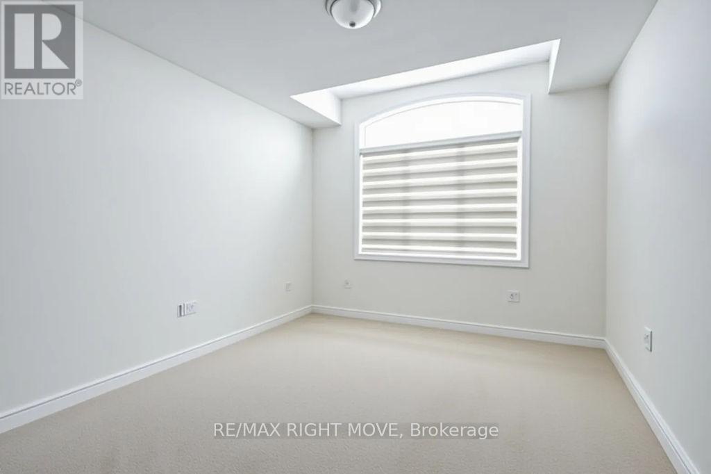 90 ATLANTIS DRIVE - 12