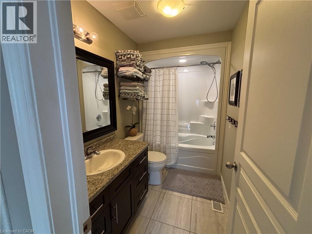 45 CANDLEWOOD Court, Stoney Creek, Ontario, L8J0C4 — Photo 8