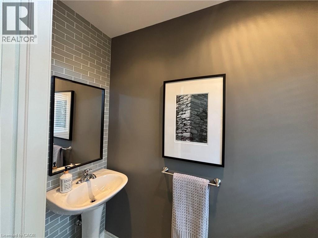 45 CANDLEWOOD Court, Stoney Creek, Ontario, L8J0C4 — Photo 6