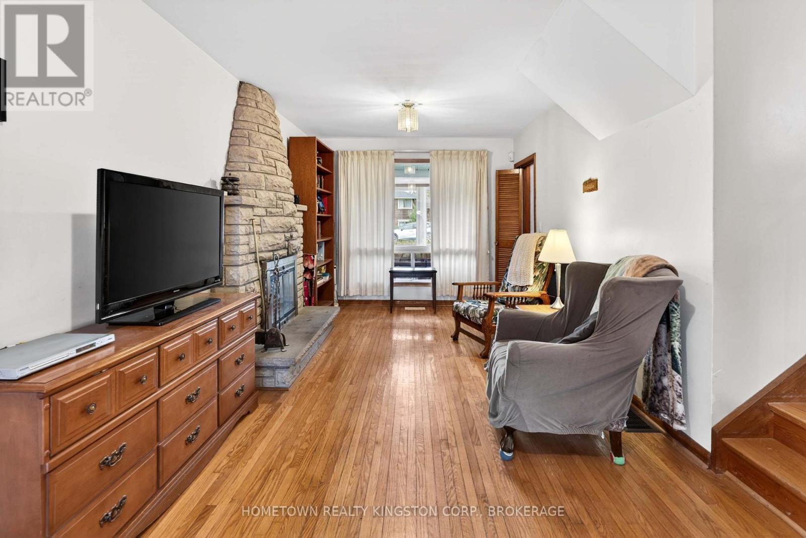 114 CAMPBELL CRESCENT - 10