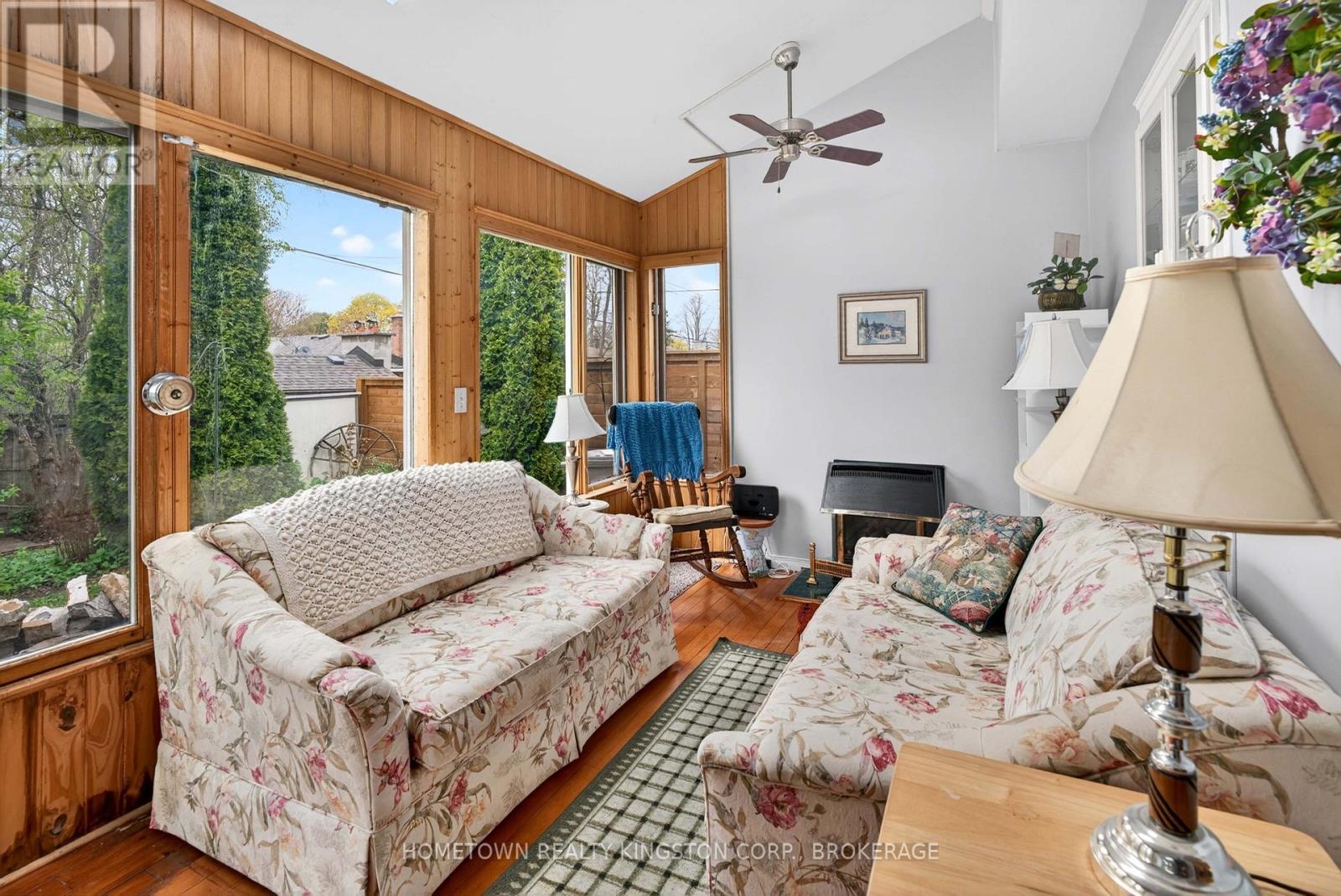 114 CAMPBELL CRESCENT - 11