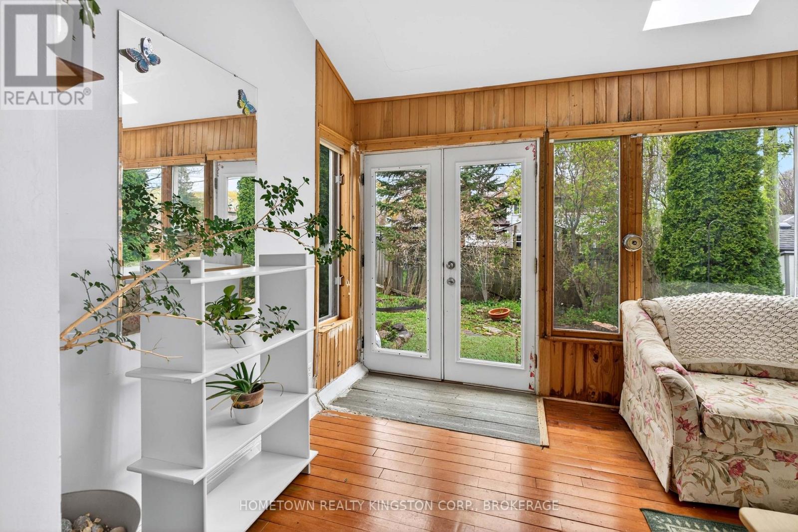 114 CAMPBELL CRESCENT - 13