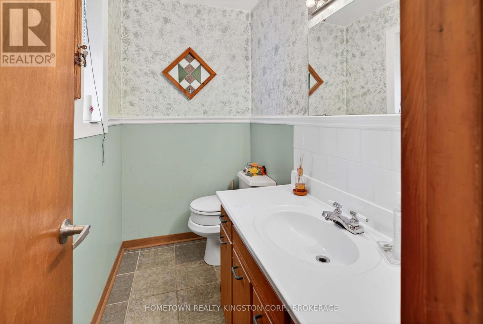 114 CAMPBELL CRESCENT - 14
