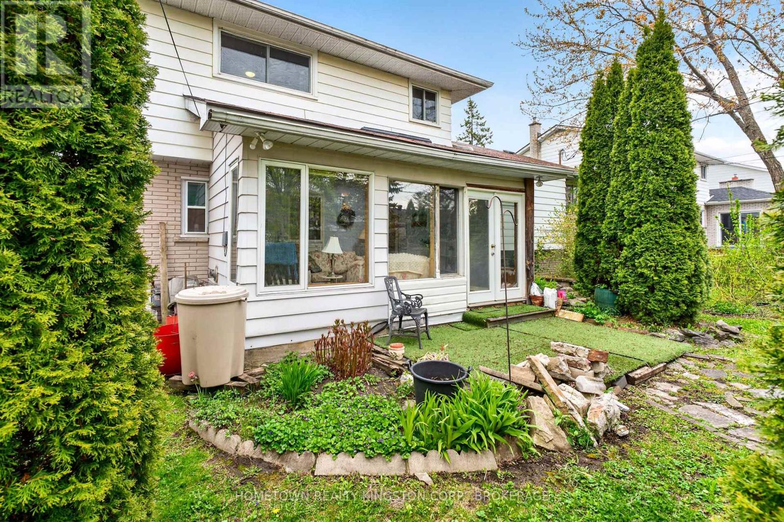 114 CAMPBELL CRESCENT - 21