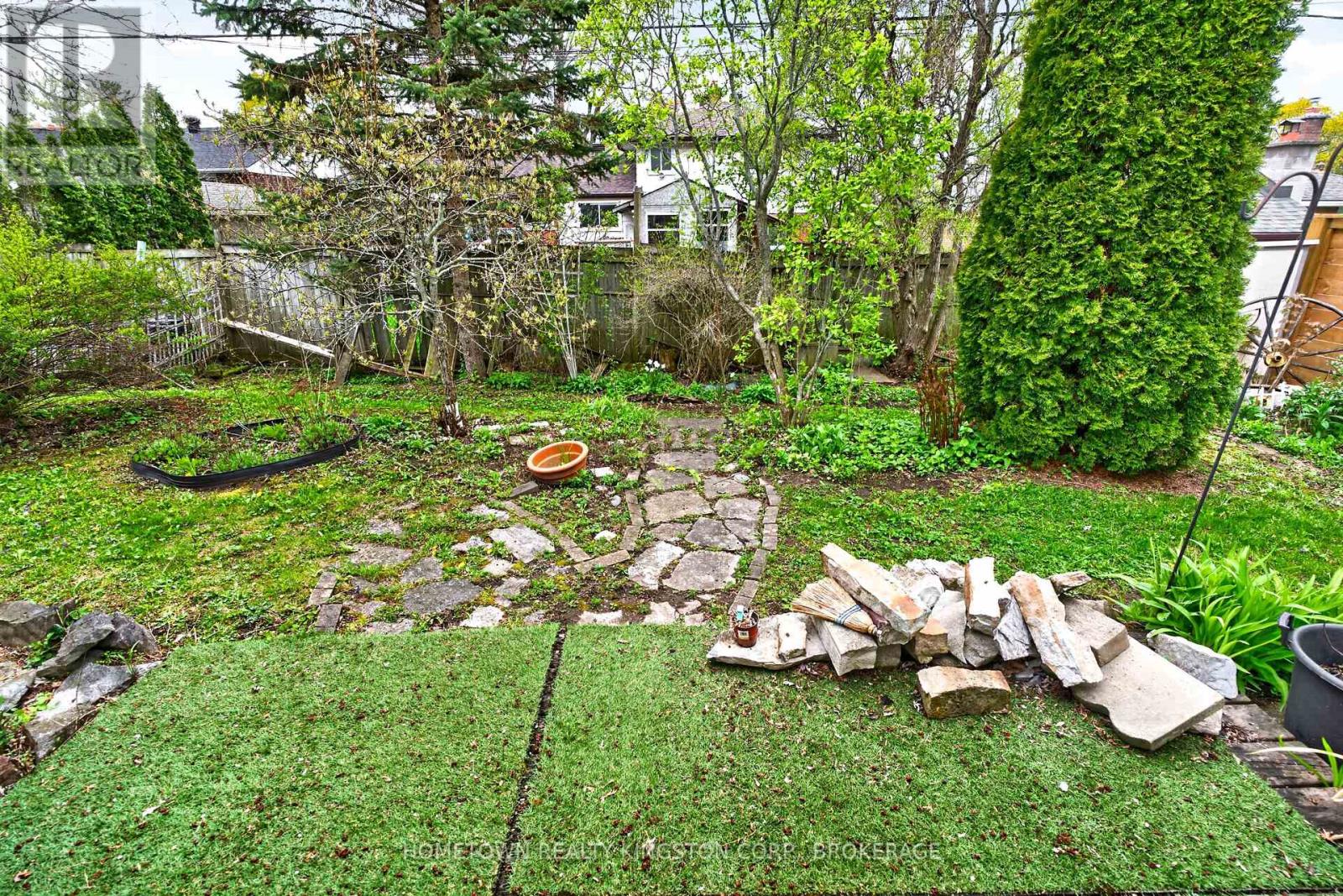 114 CAMPBELL CRESCENT - 22