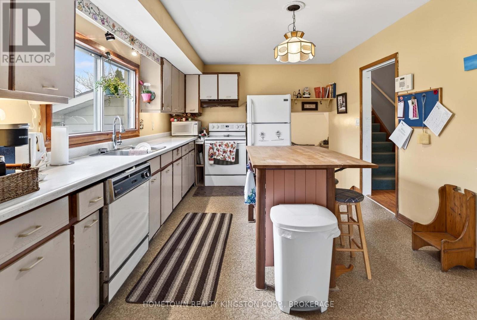 114 CAMPBELL CRESCENT - 7