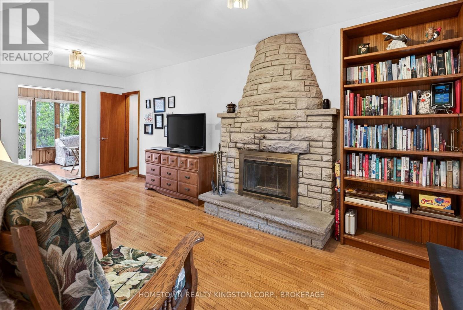 114 CAMPBELL CRESCENT - 9