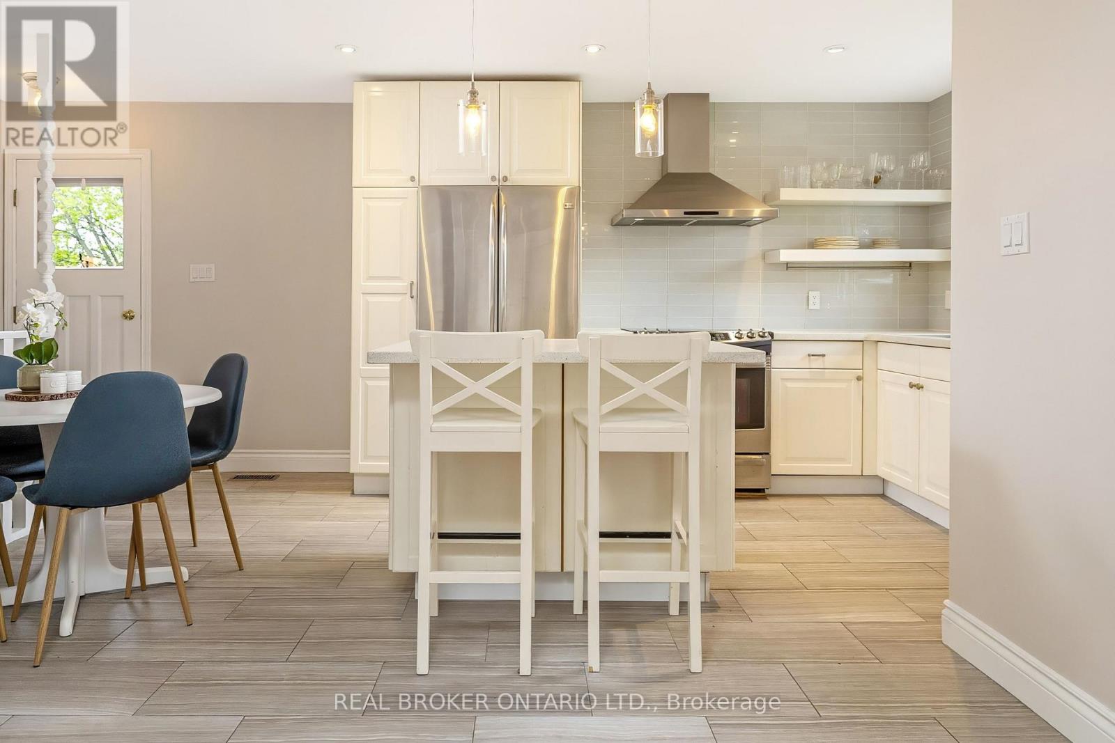 752 MACKENZIE DRIVE - 12
