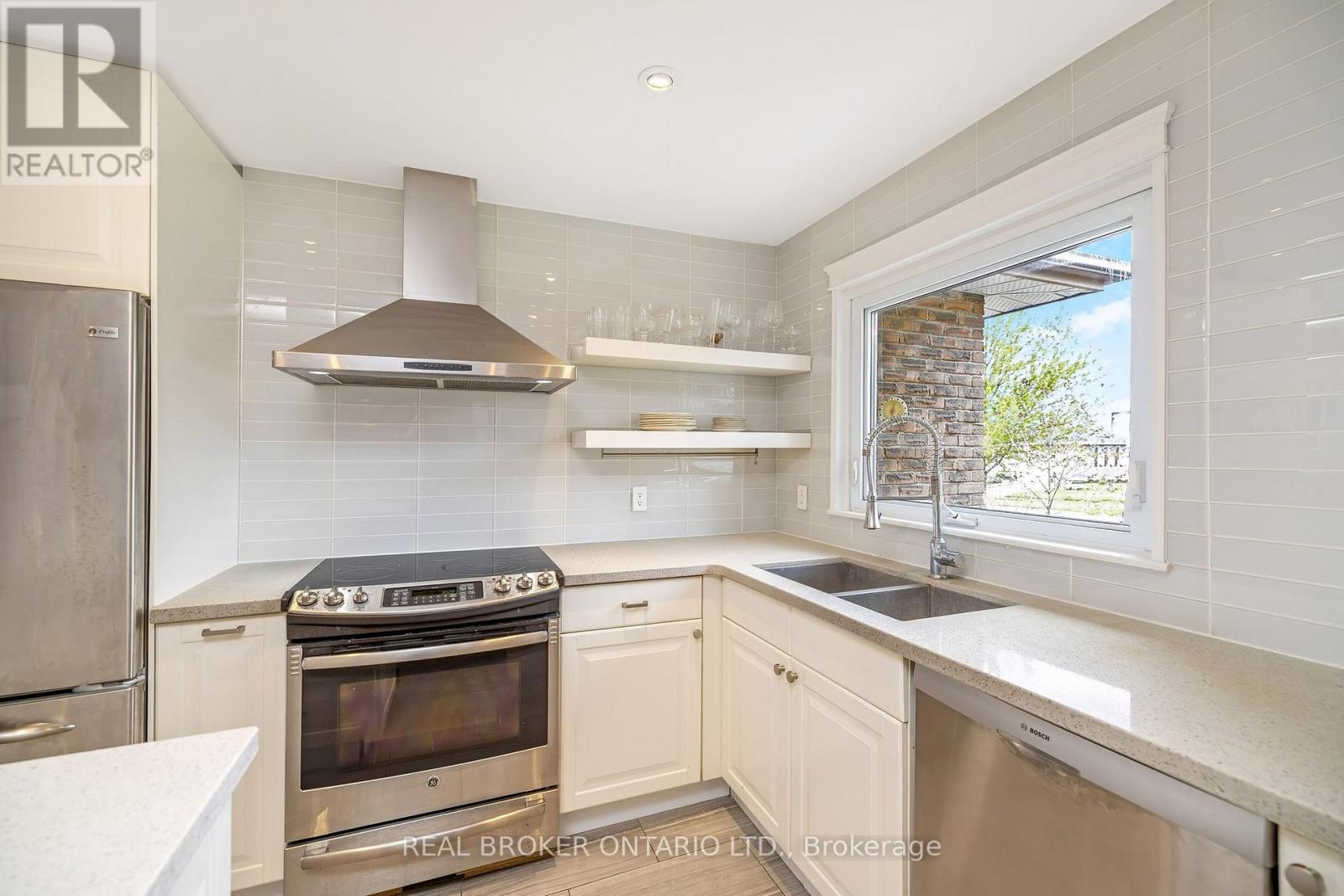 752 MACKENZIE DRIVE - 13
