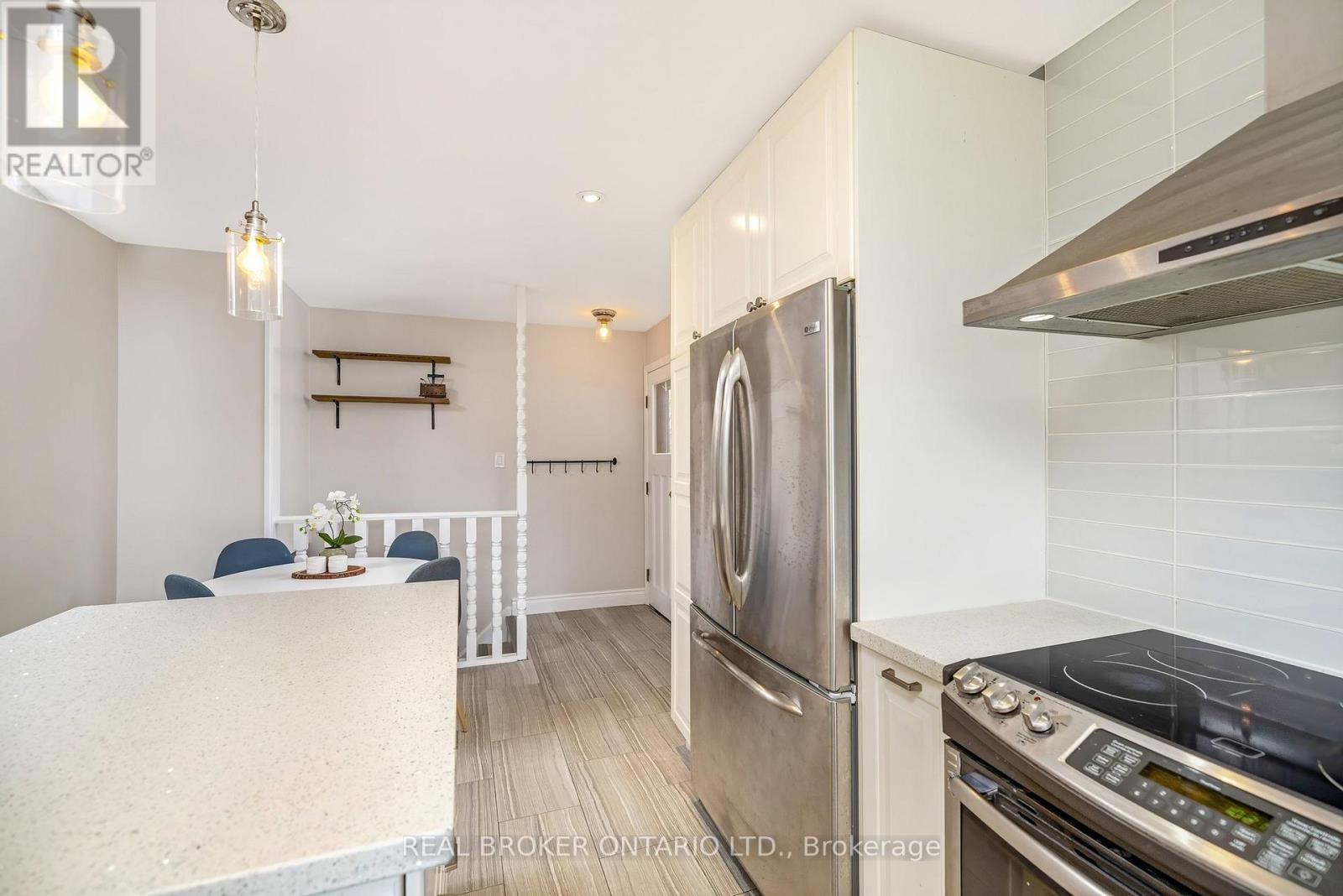 752 MACKENZIE DRIVE - 15