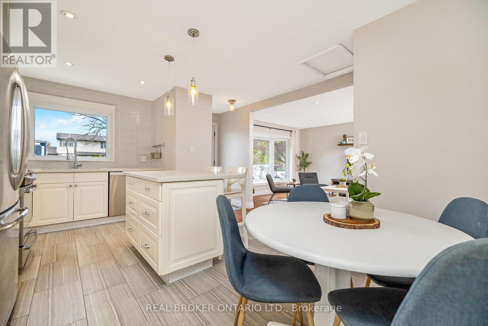 752 MACKENZIE DRIVE - 17