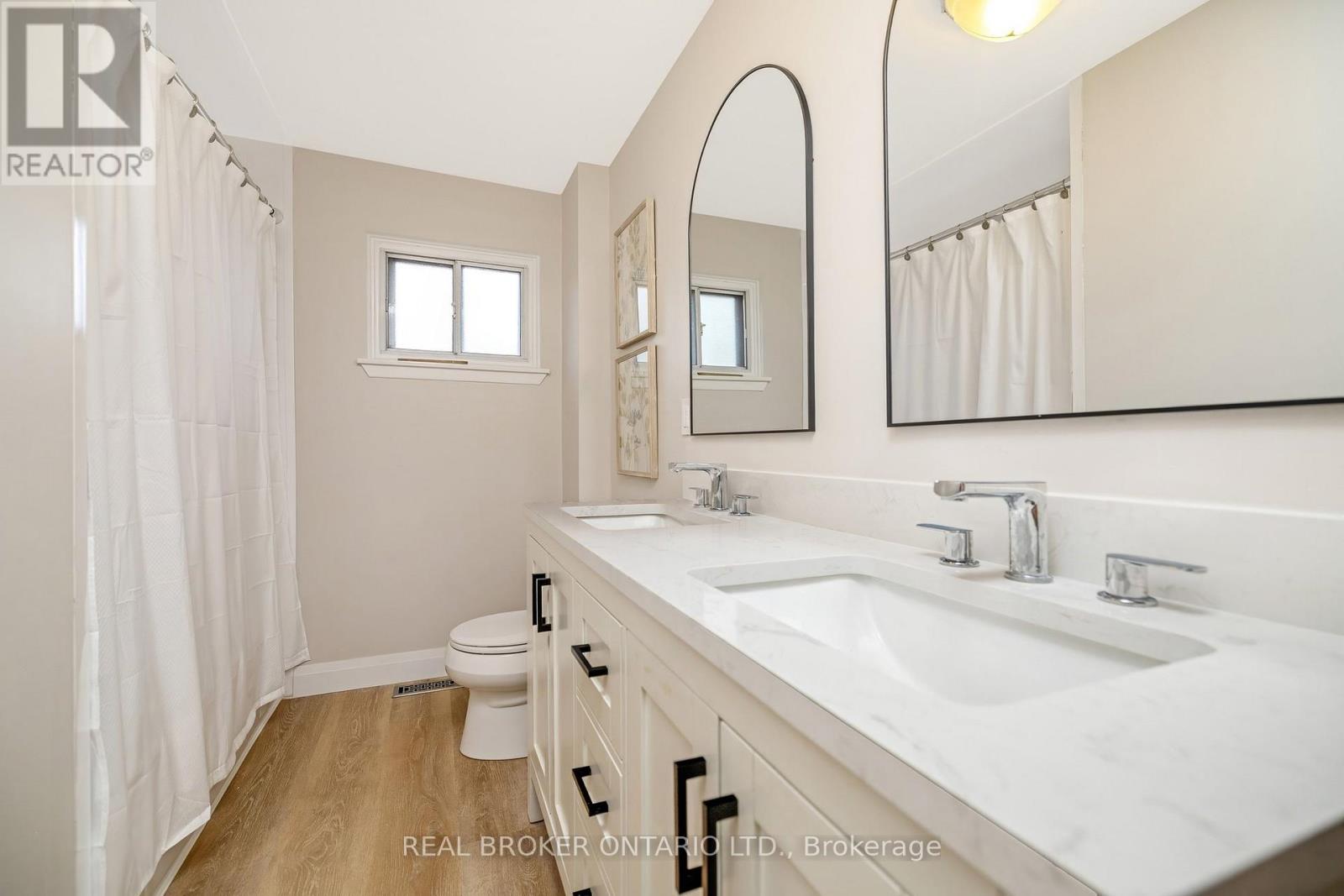 752 MACKENZIE DRIVE - 21