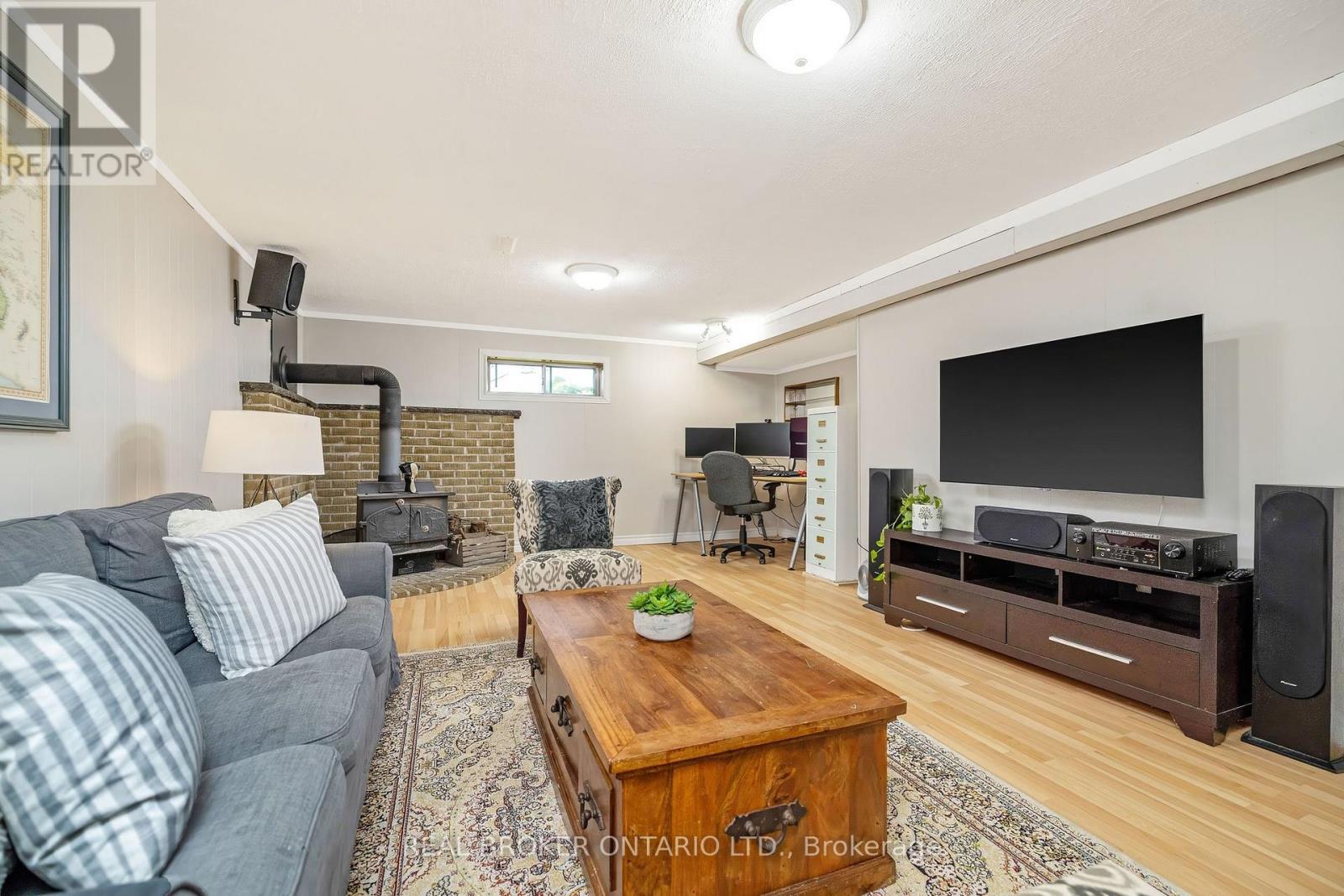 752 MACKENZIE DRIVE - 26