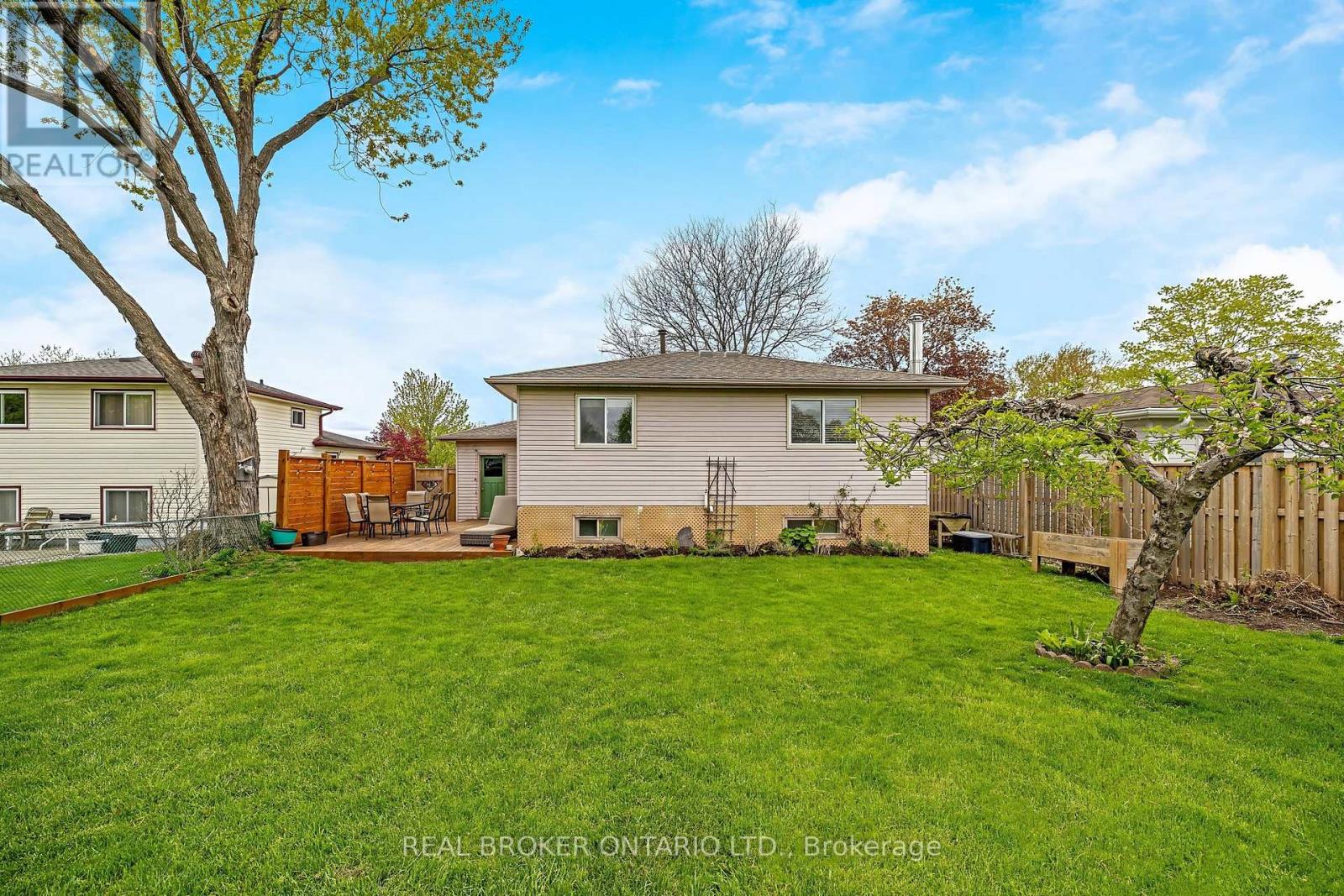752 MACKENZIE DRIVE - 32