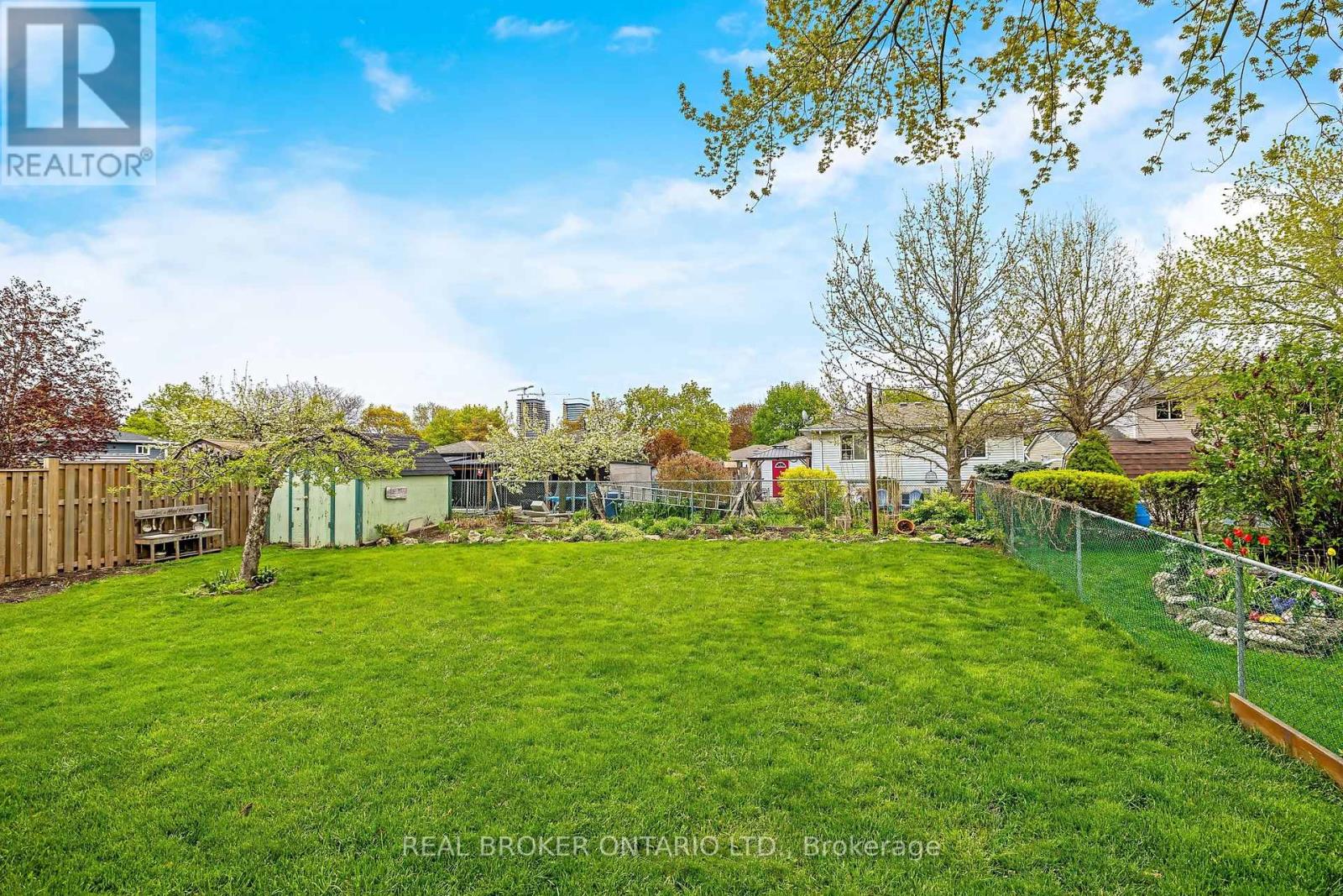 752 MACKENZIE DRIVE - 34