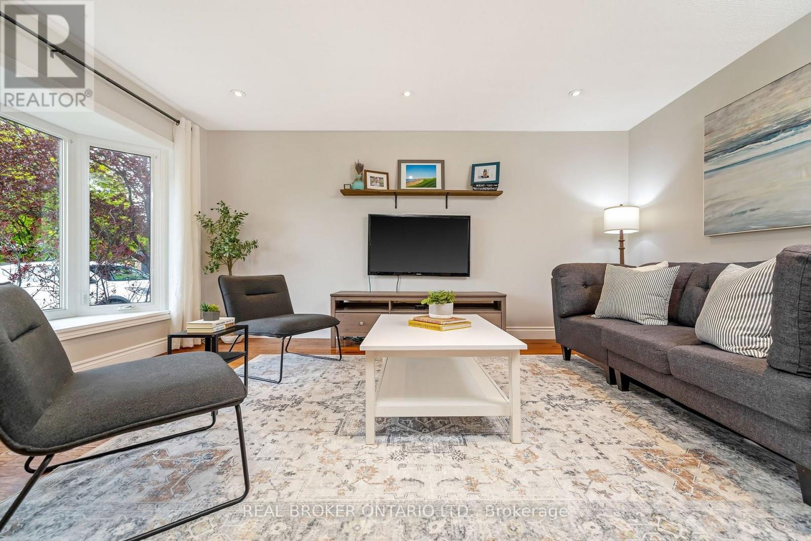 752 MACKENZIE DRIVE - 6