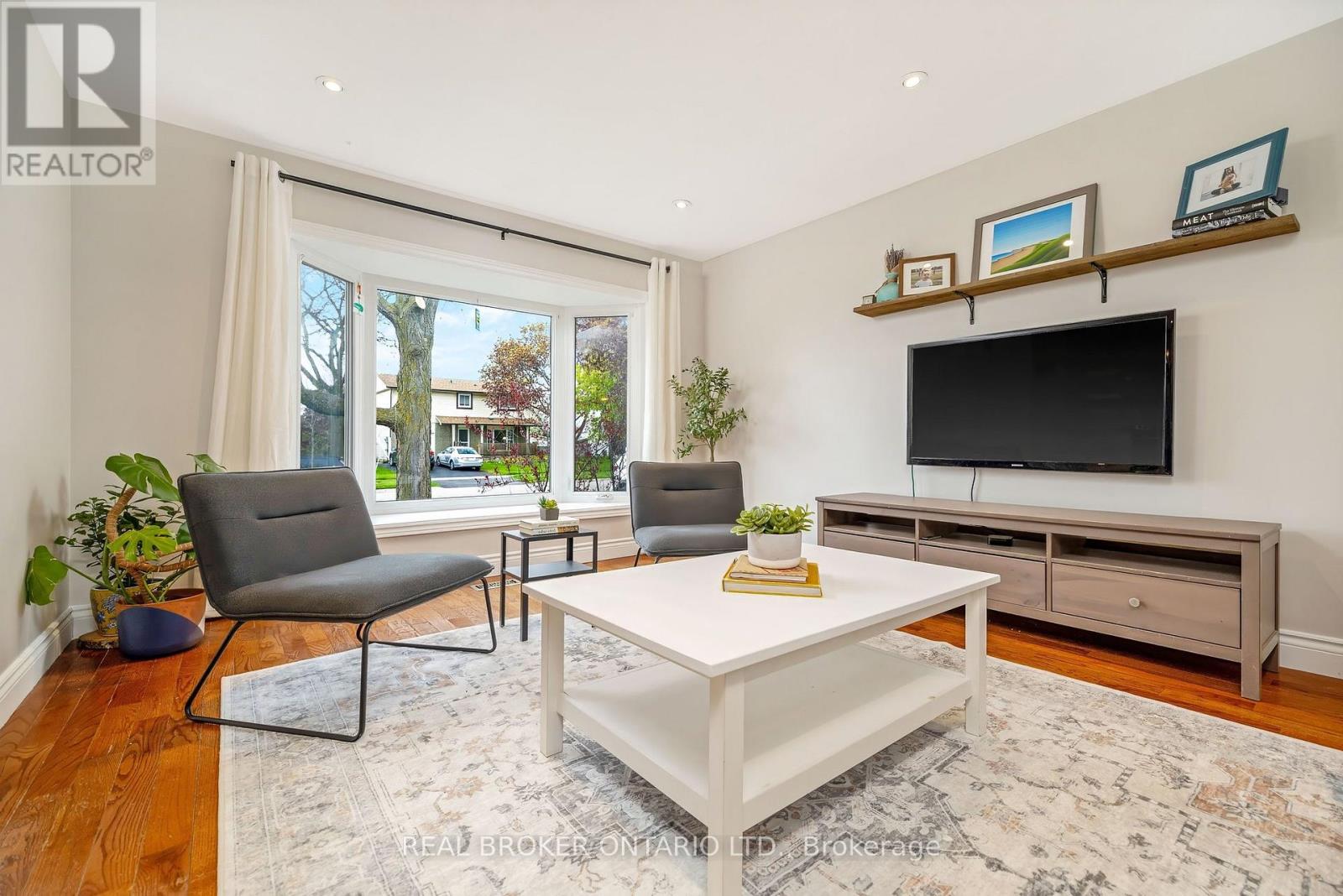 752 MACKENZIE DRIVE - 7