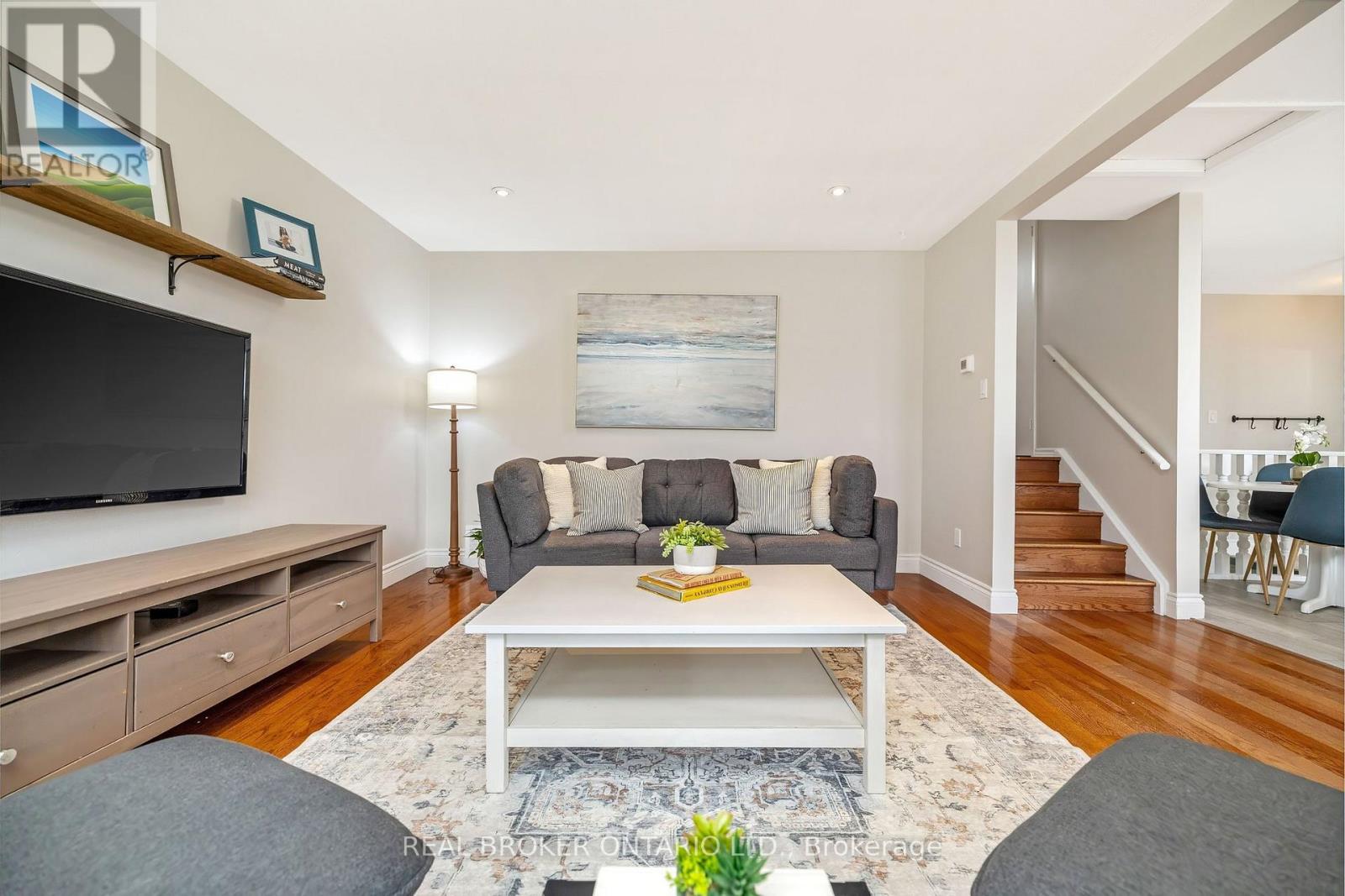 752 MACKENZIE DRIVE - 8