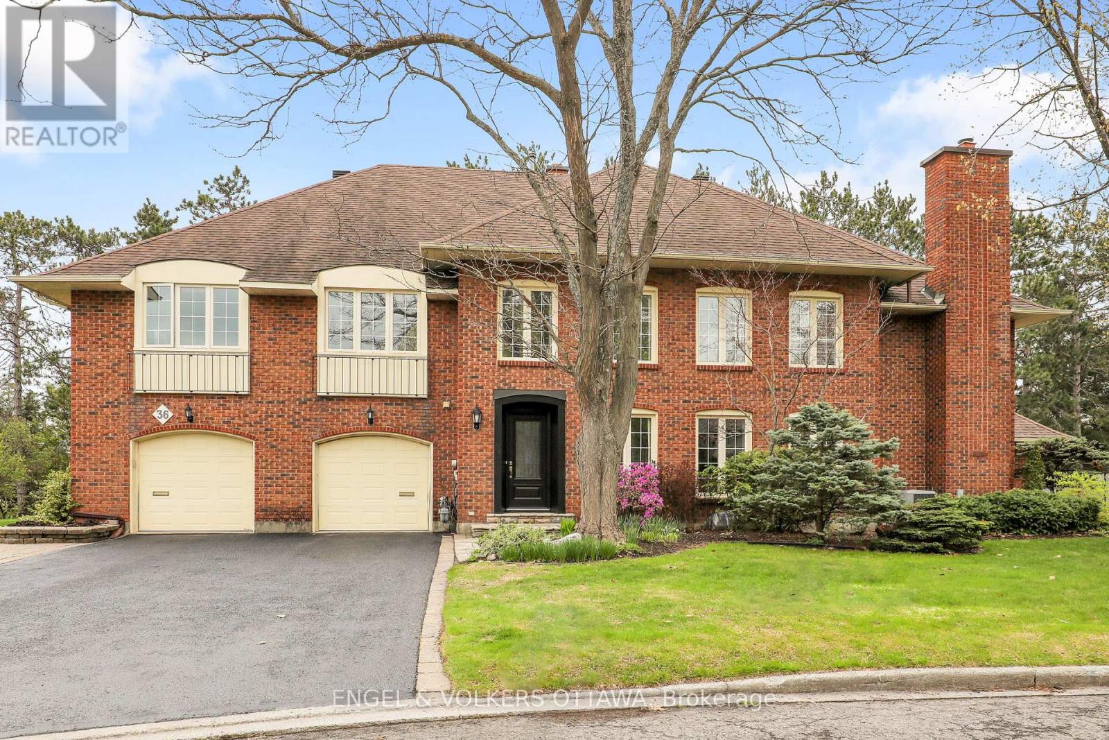 Welcome to 34 Chatsworth Crescent!
