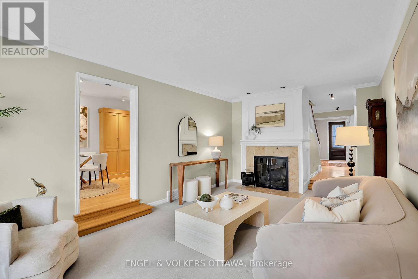 34 CHATSWORTH CRESCENT - 11