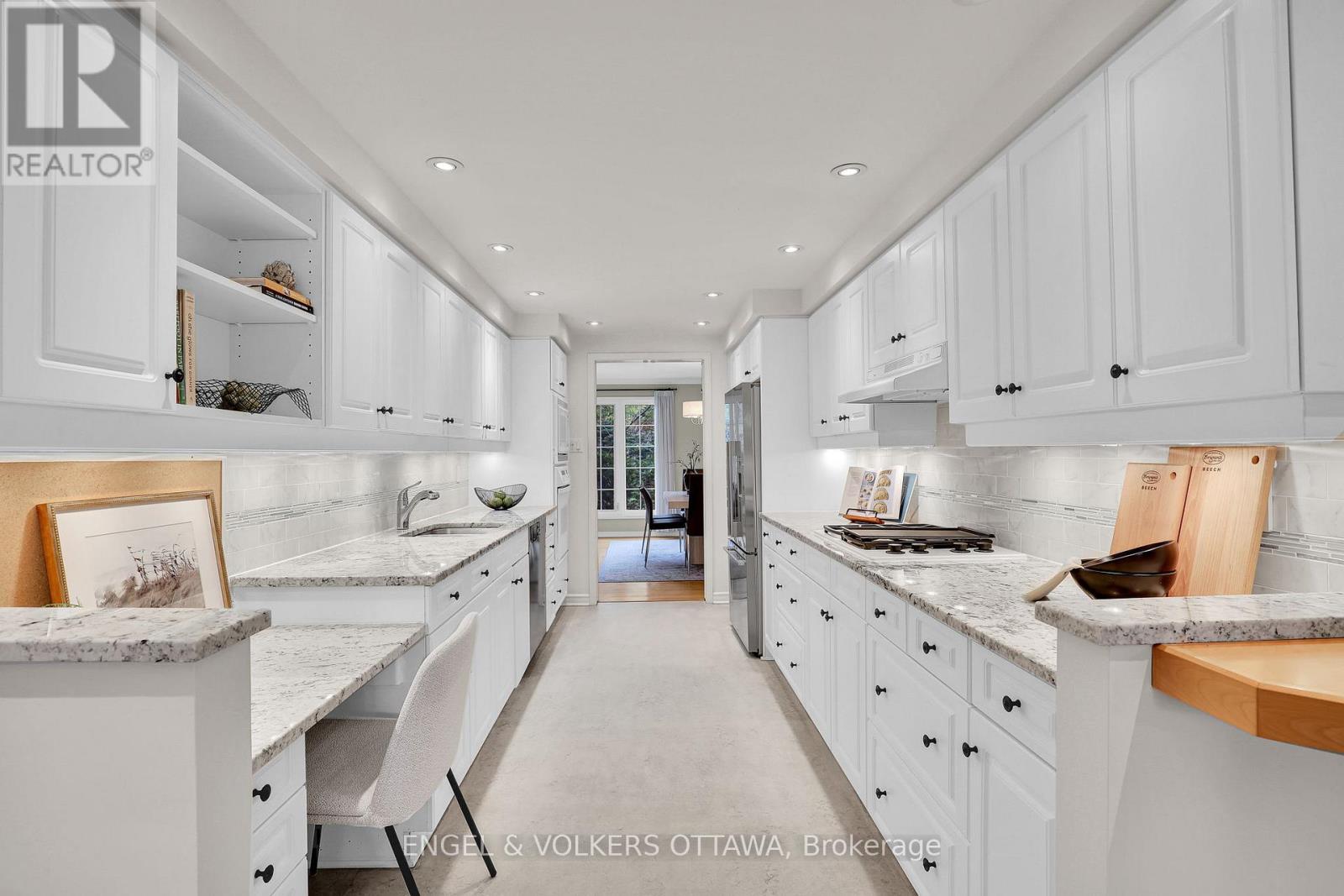 34 CHATSWORTH CRESCENT - 14