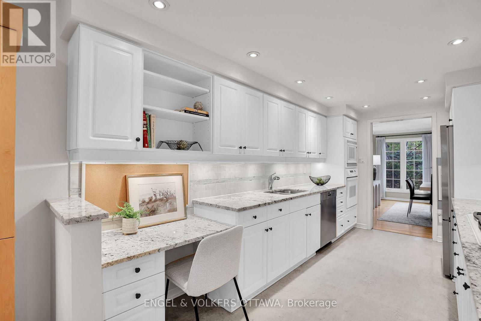 34 CHATSWORTH CRESCENT - 15