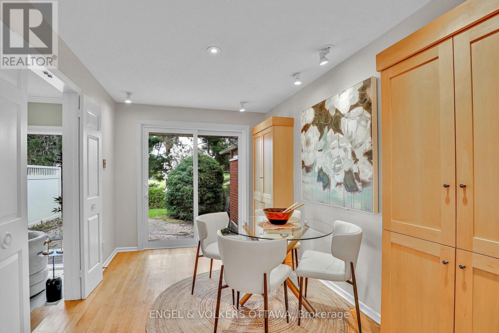 34 CHATSWORTH CRESCENT - 17