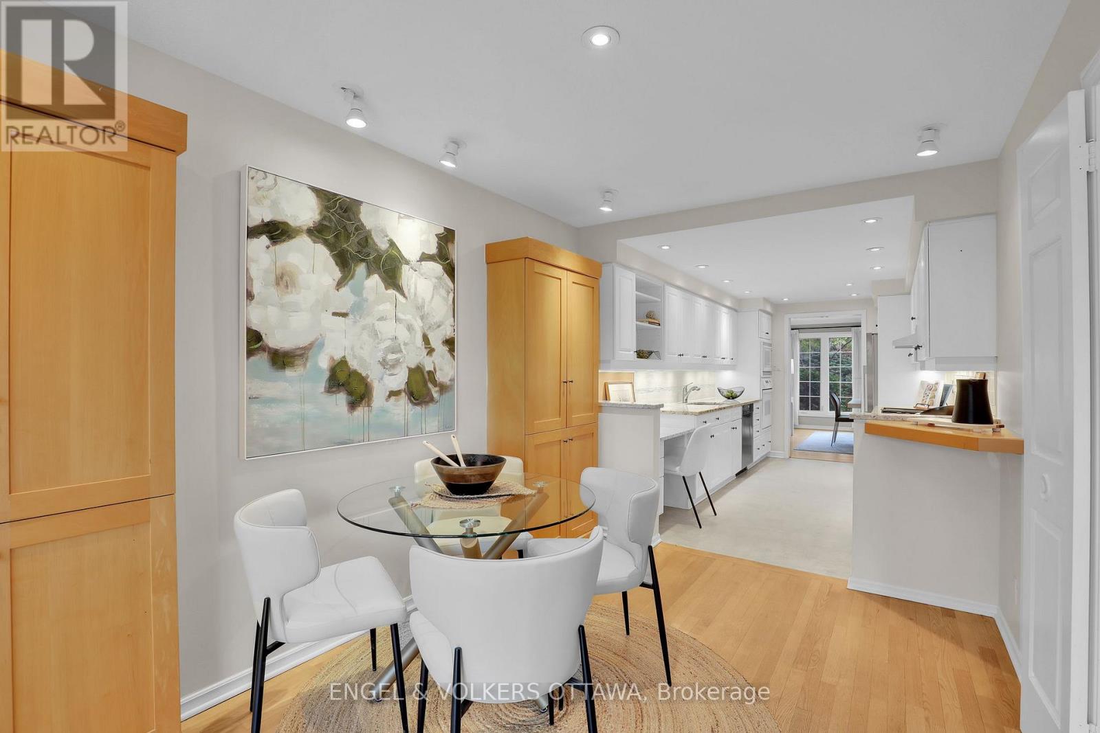 34 CHATSWORTH CRESCENT - 19