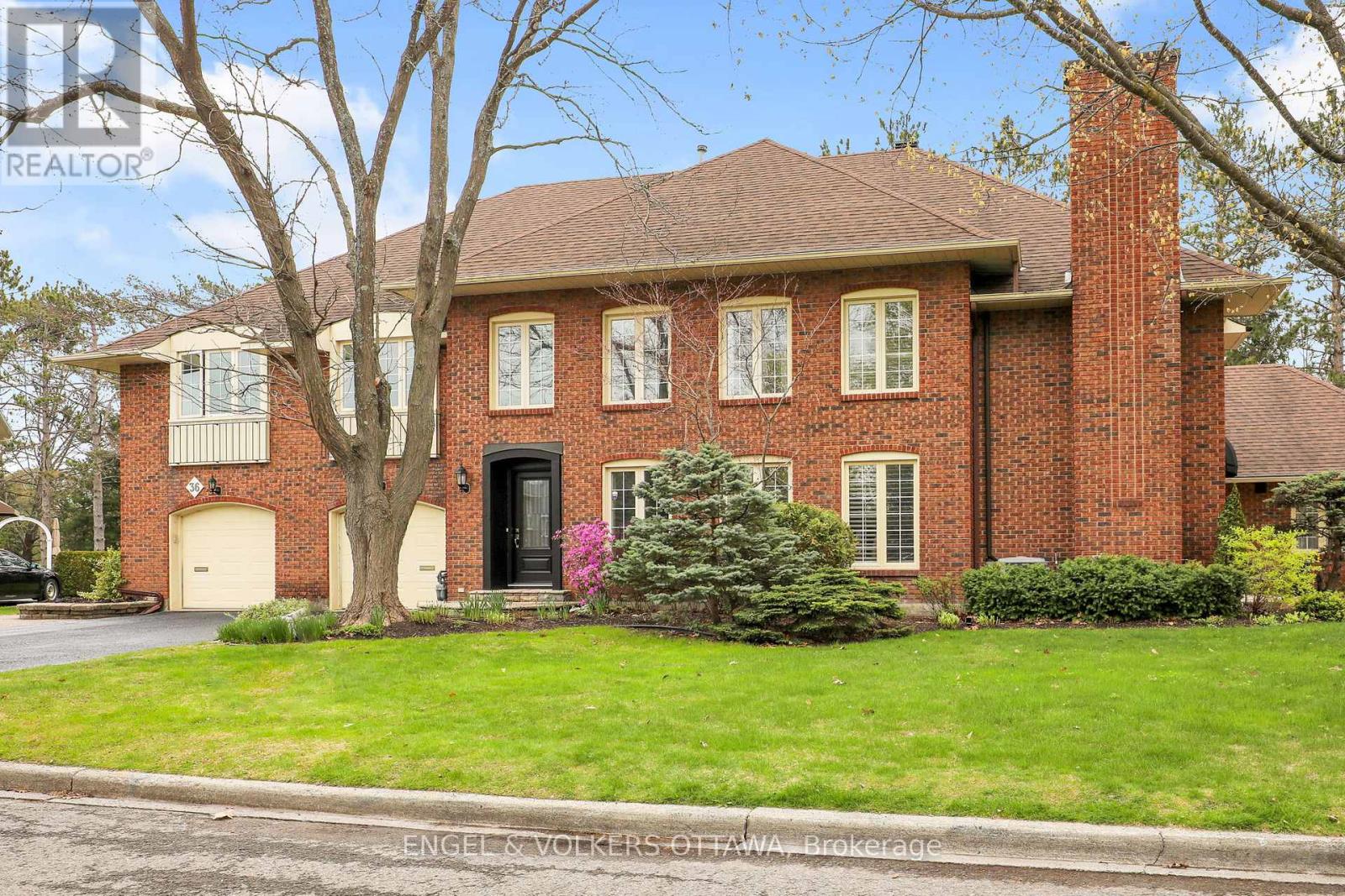 34 CHATSWORTH CRESCENT - 2