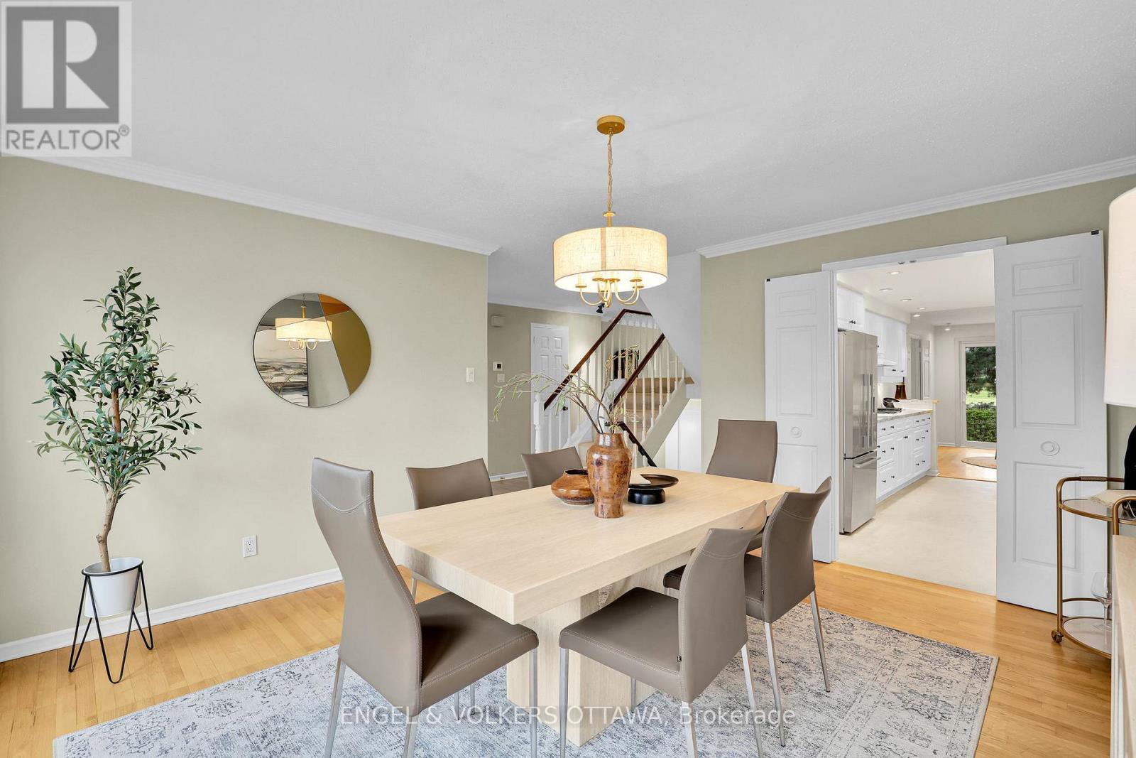 34 CHATSWORTH CRESCENT - 22