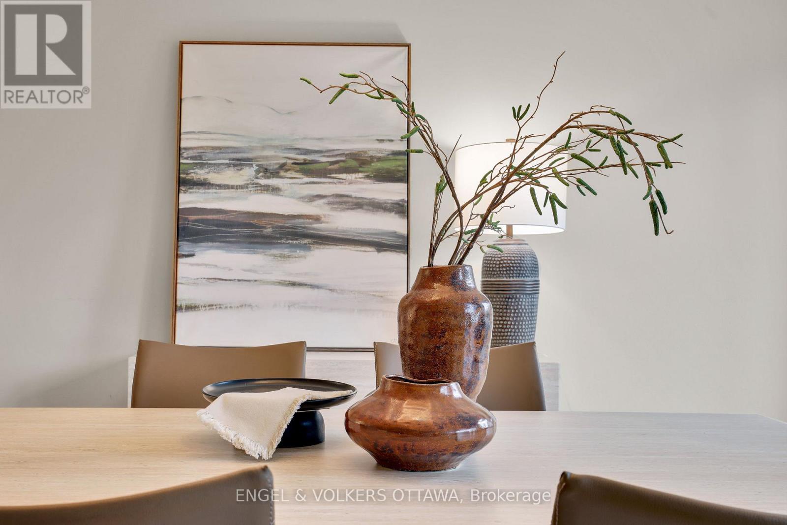 34 CHATSWORTH CRESCENT - 25