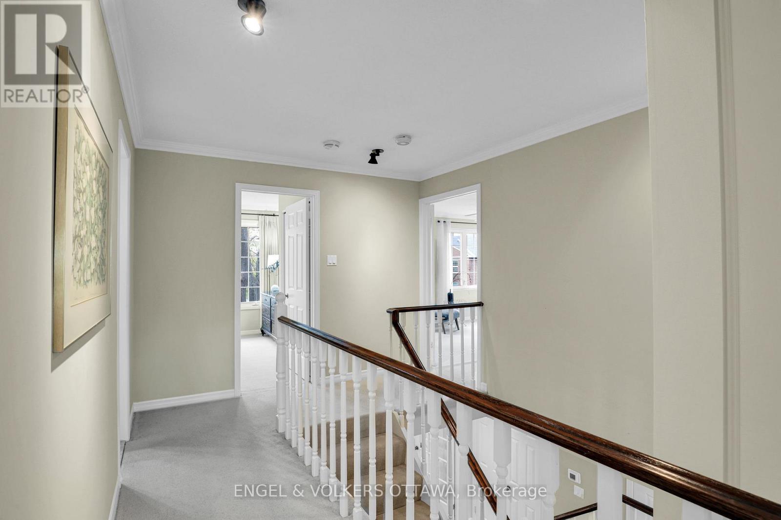 34 CHATSWORTH CRESCENT - 27