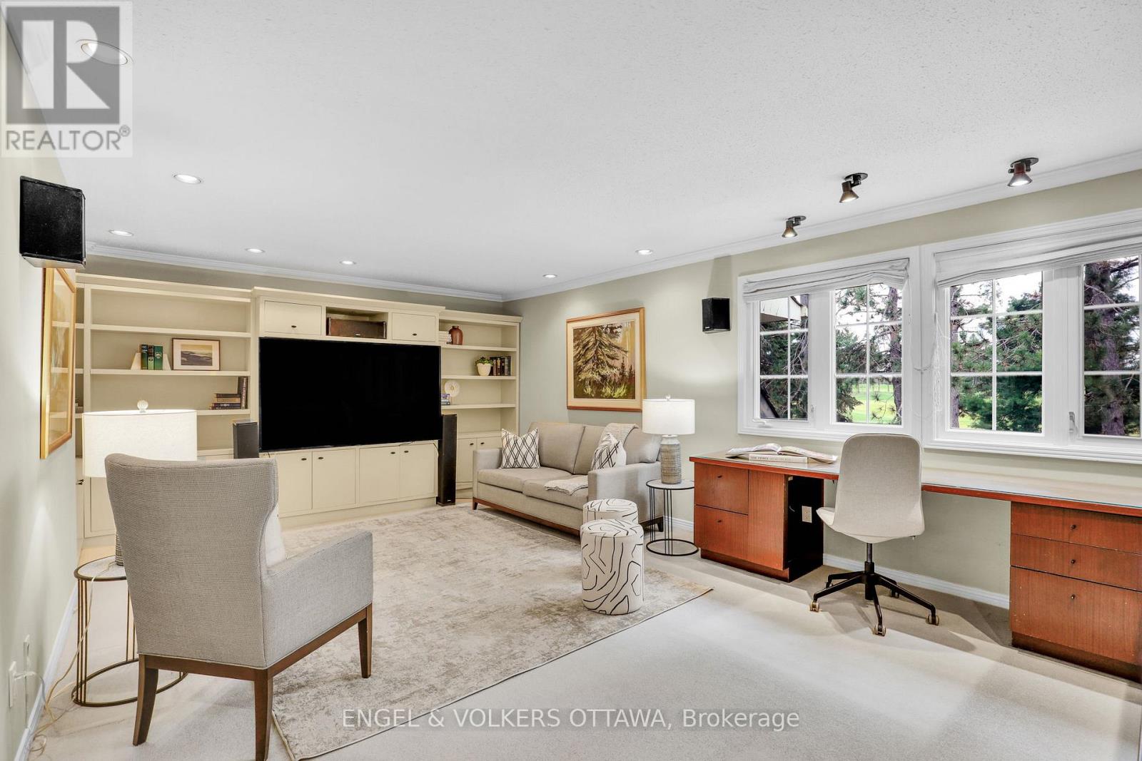 34 CHATSWORTH CRESCENT - 28